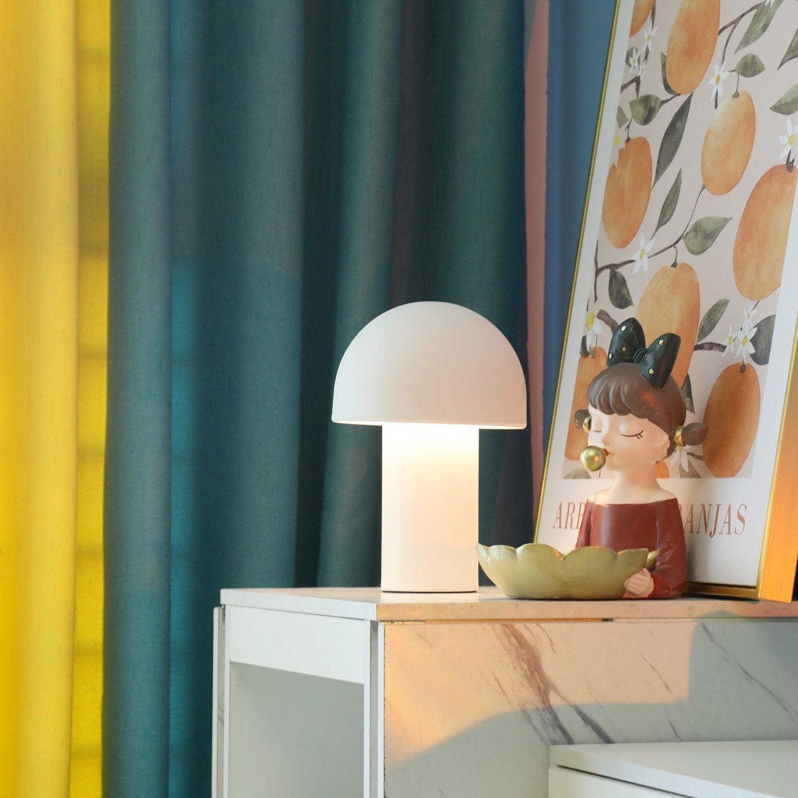 Urathen Retro Table Lamp-Neutral Decor