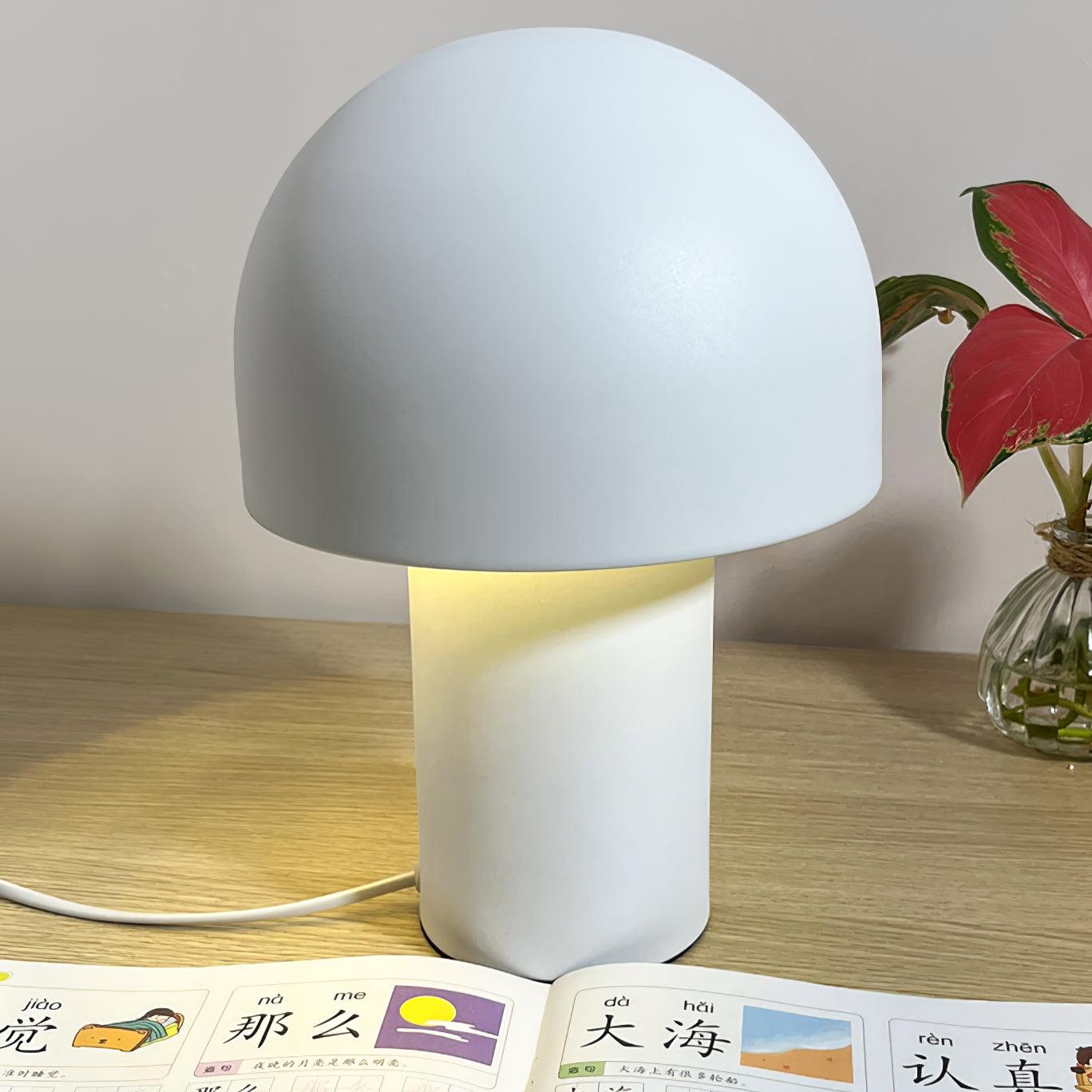 Urathen Retro Table Lamp-Neutral Decor