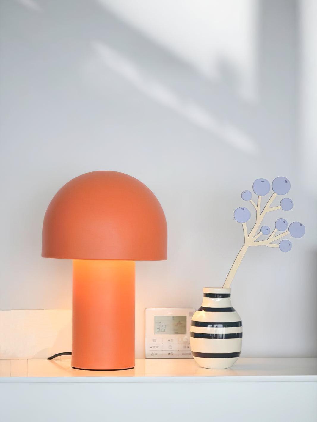 Urathen Retro Table Lamp-Neutral Decor