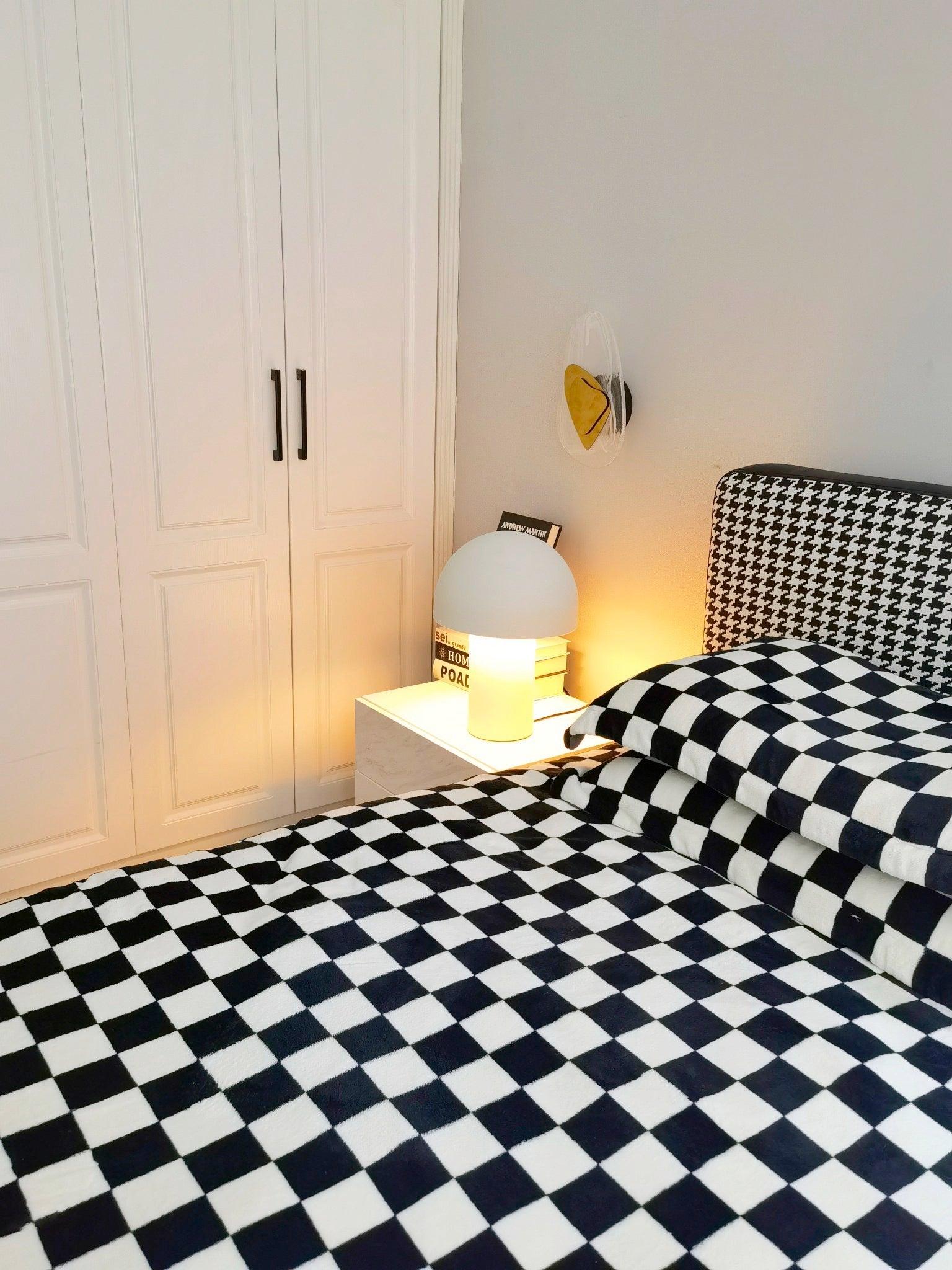 Urathen Retro Table Lamp-Neutral Decor
