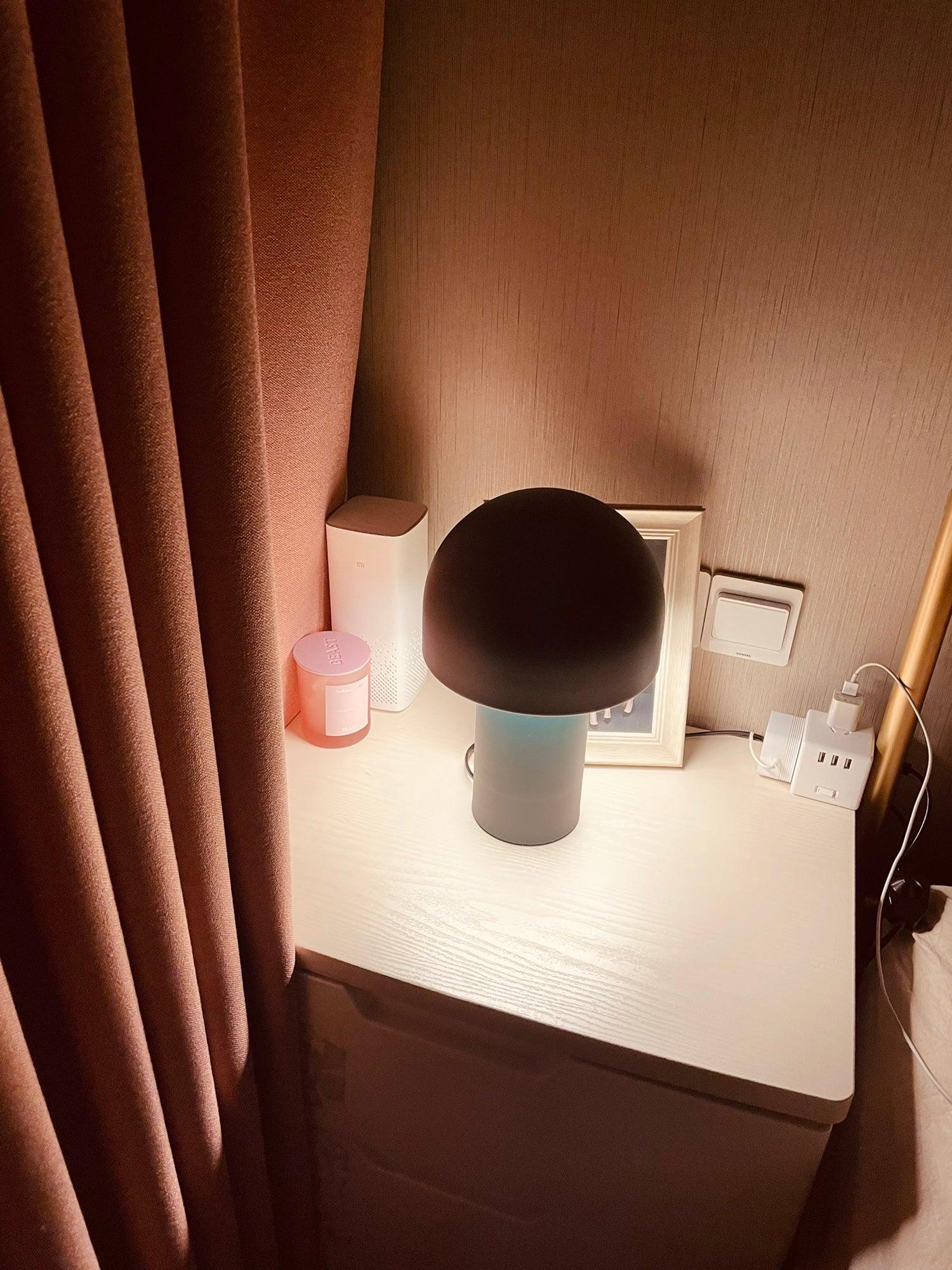 Urathen Retro Table Lamp-Neutral Decor
