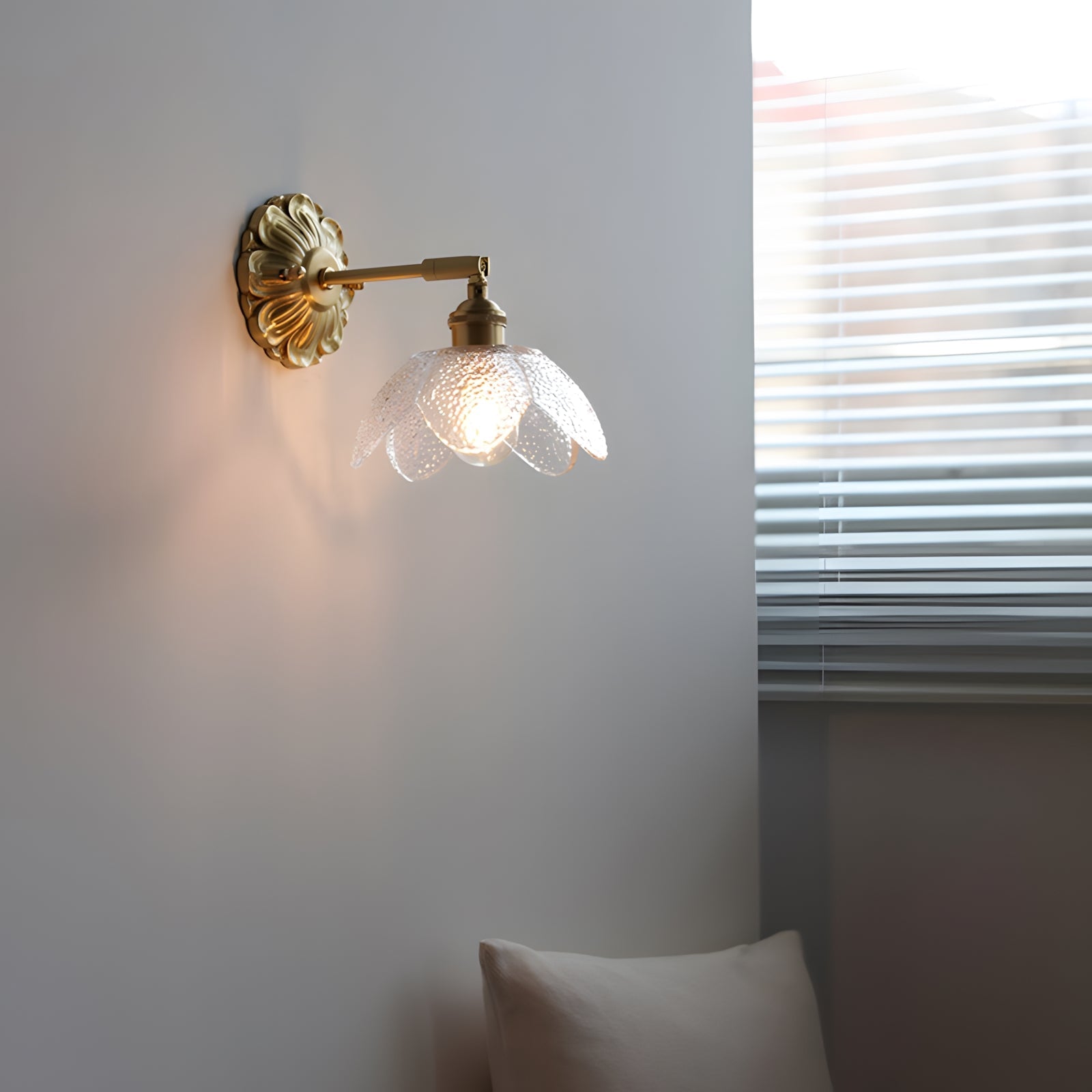 Minerva Wall Lamp
