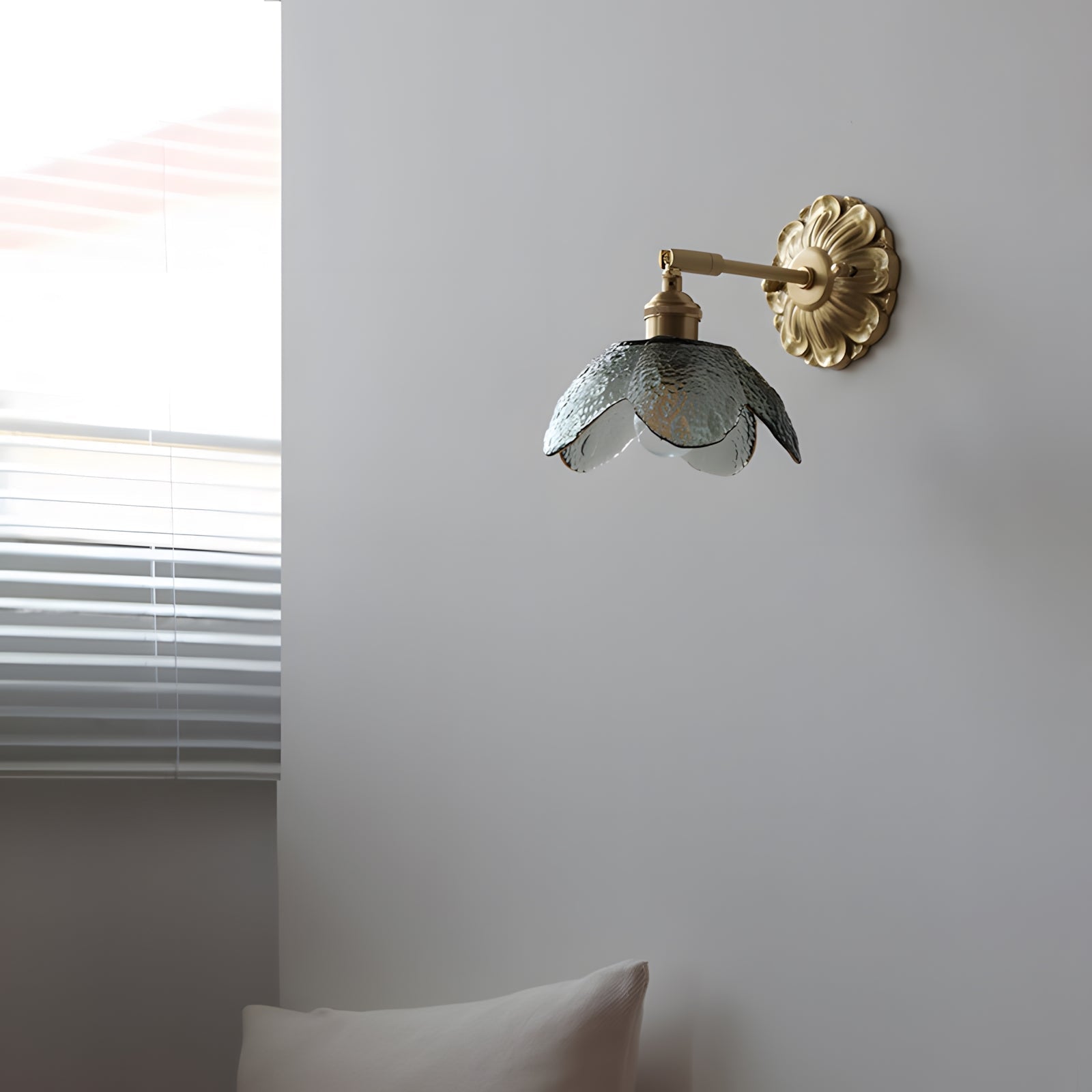 Minerva Wall Lamp