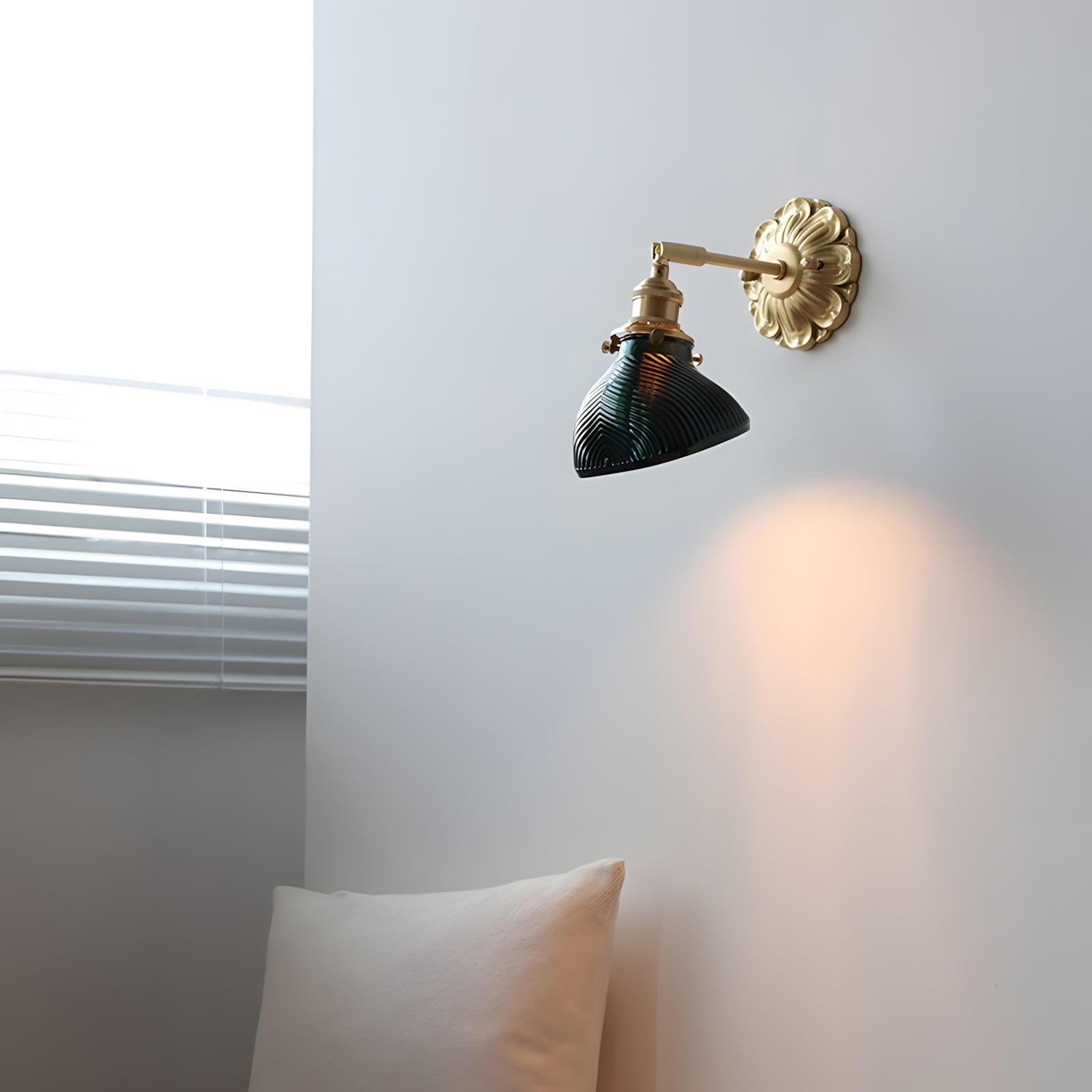 Minerva Wall Lamp