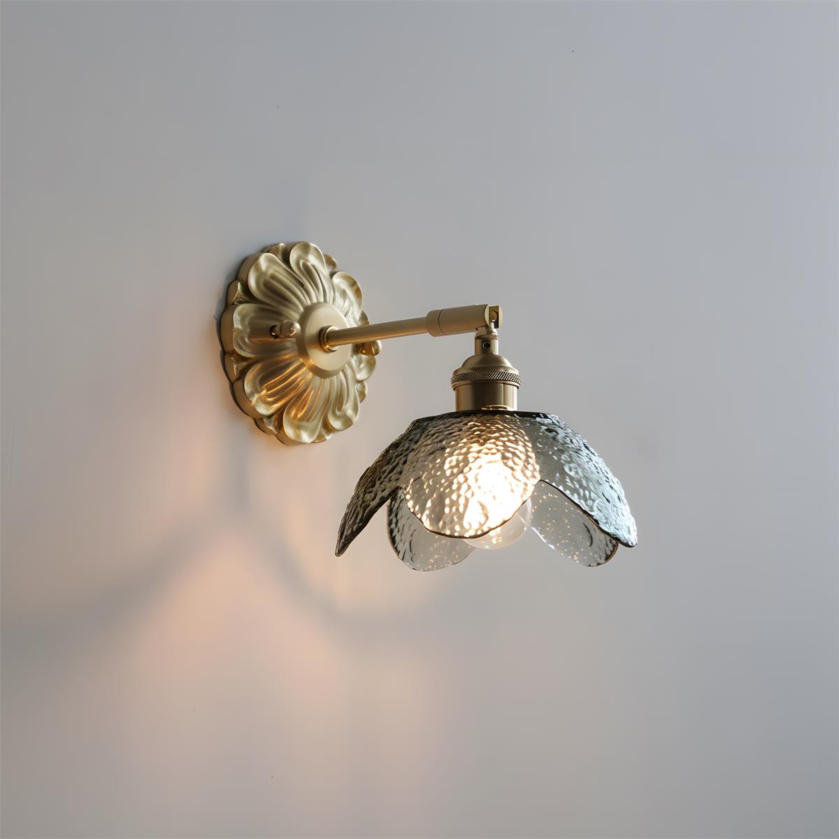 Minerva Wall Lamp