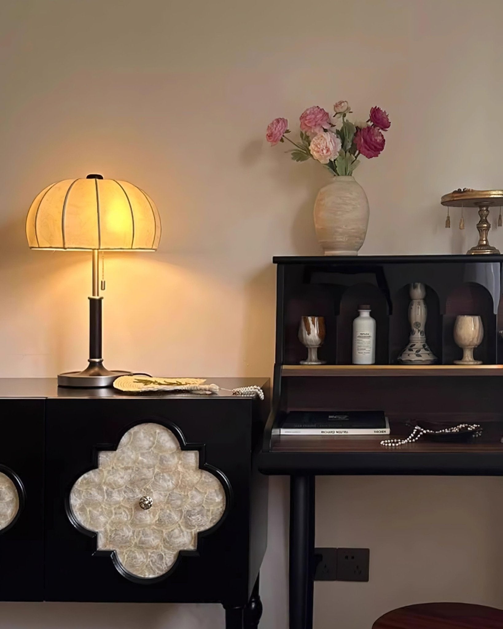 Nalemu Wood Fabric Retro Table Lamp-Neutral Decor