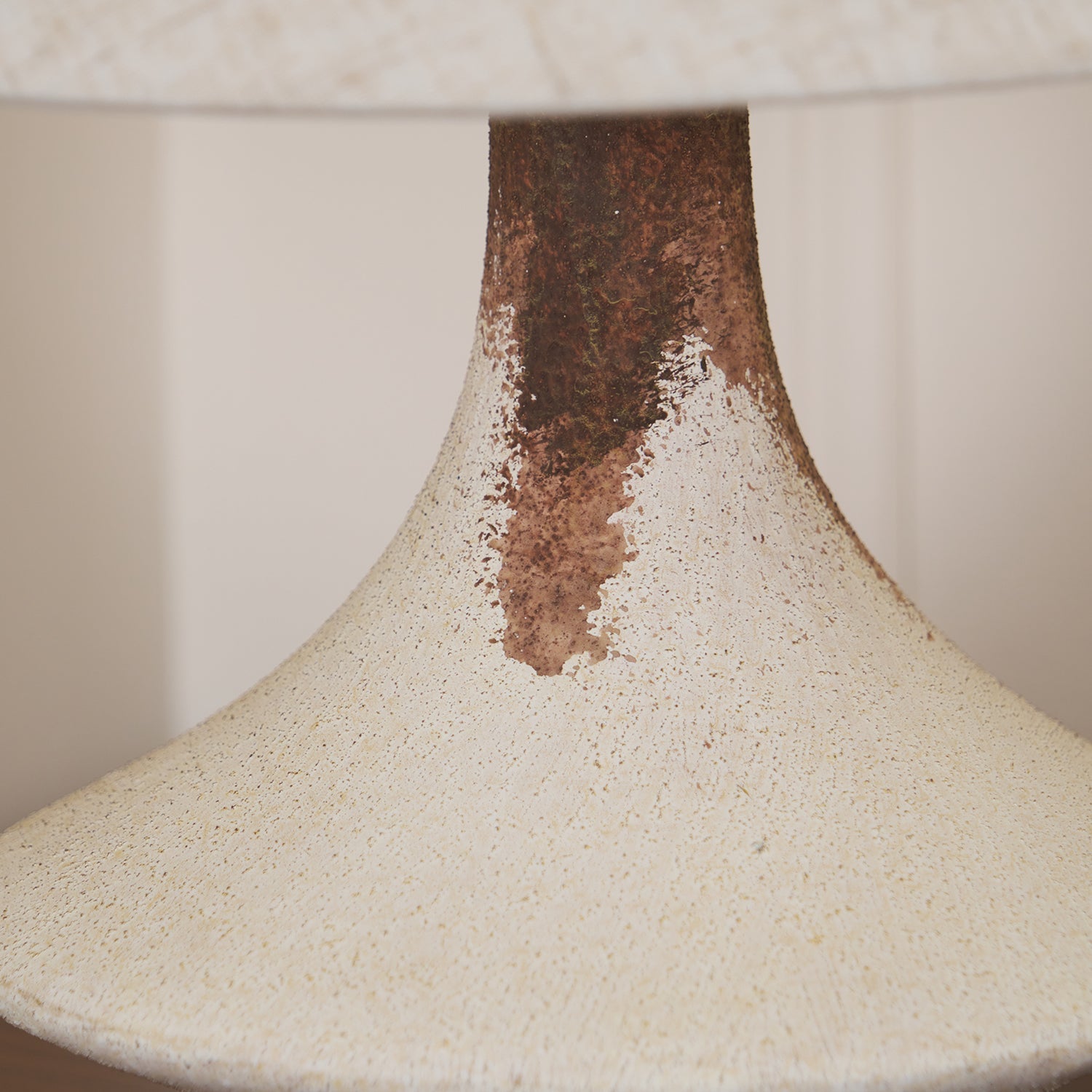 Navoer Fabric Artistic Table Lamp-Neutral Decor