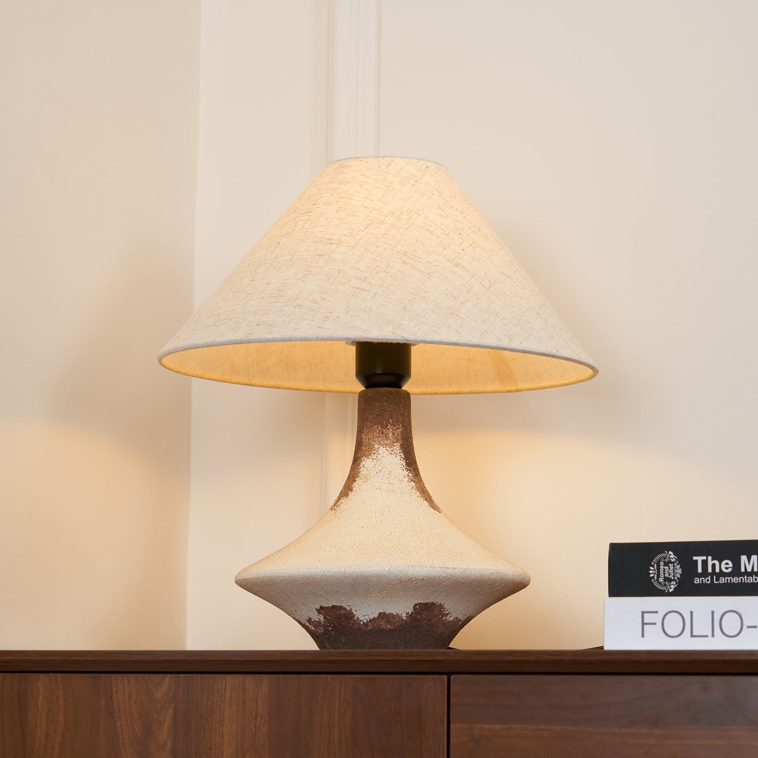 Navoer Fabric Artistic Table Lamp-Neutral Decor