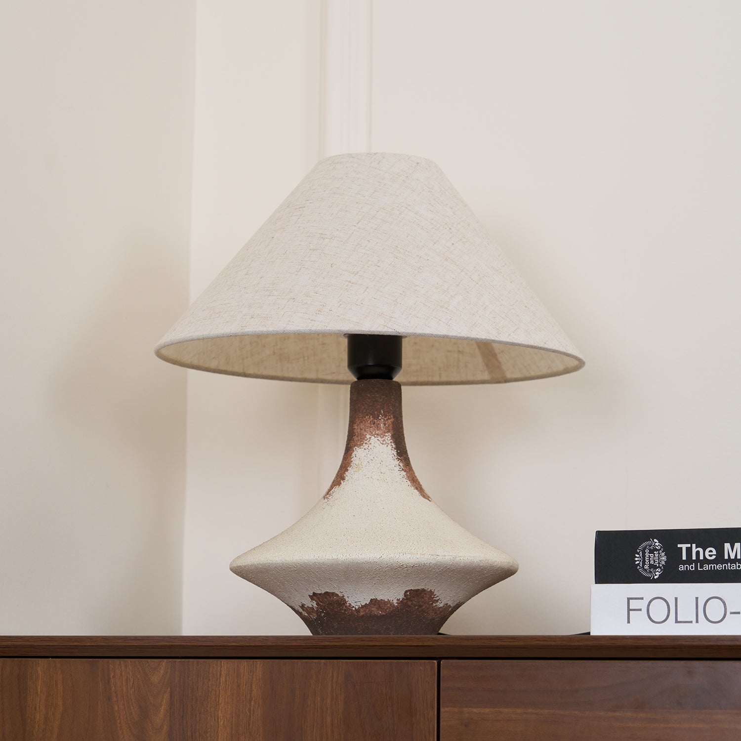 Navoer Fabric Artistic Table Lamp-Neutral Decor