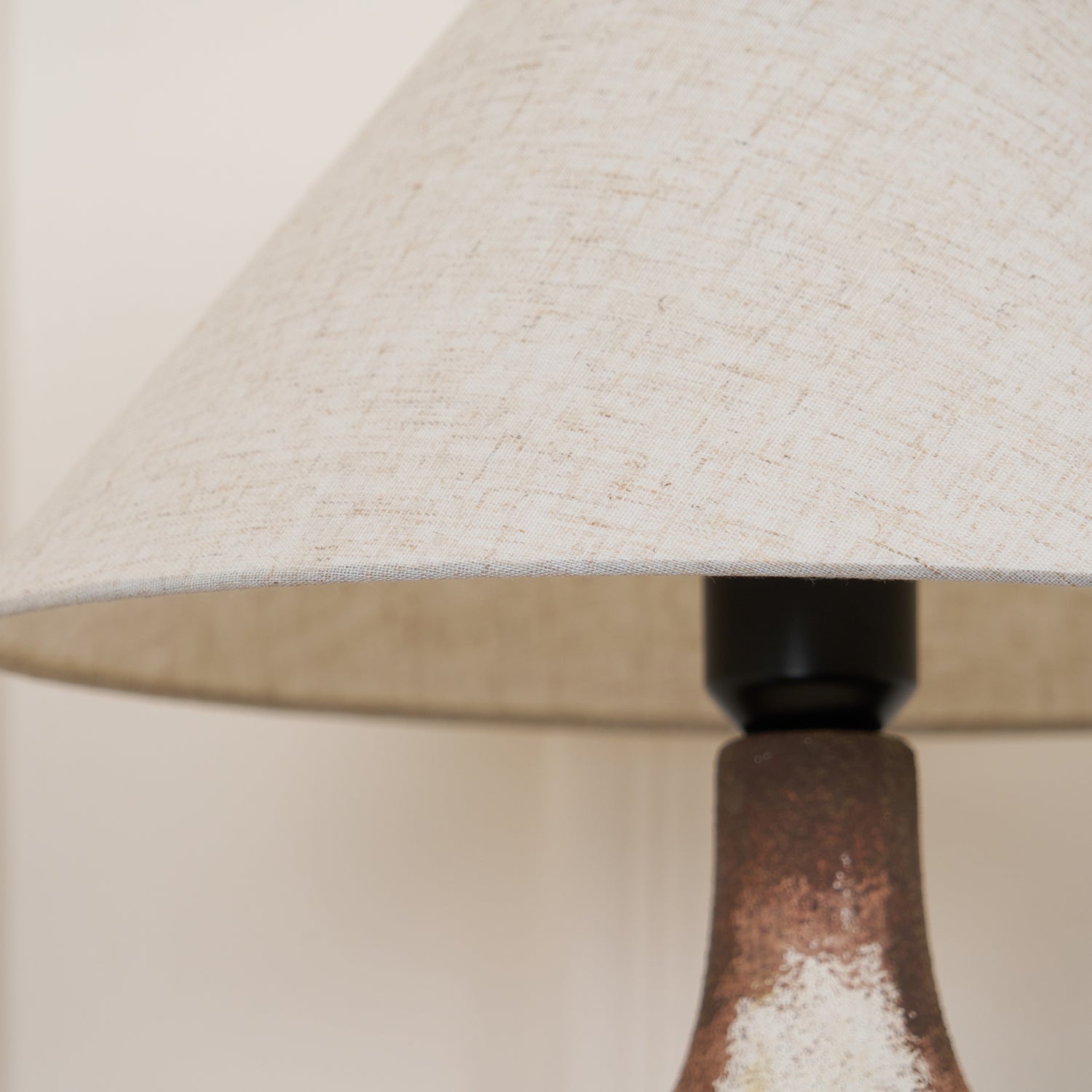 Navoer Fabric Artistic Table Lamp-Neutral Decor