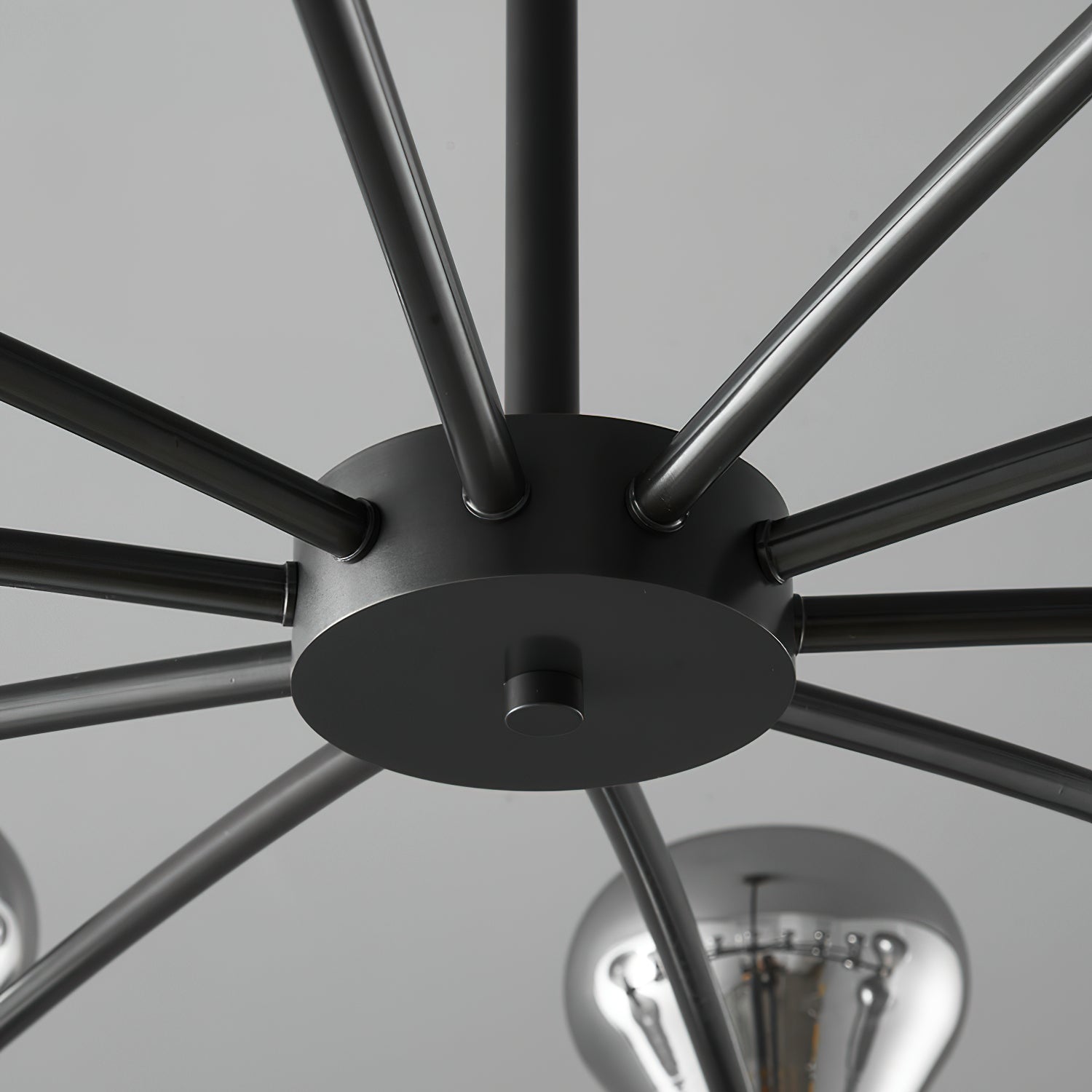 Lustra Chandelier Black Frame Smoked Glass Bold-Neutral Decor