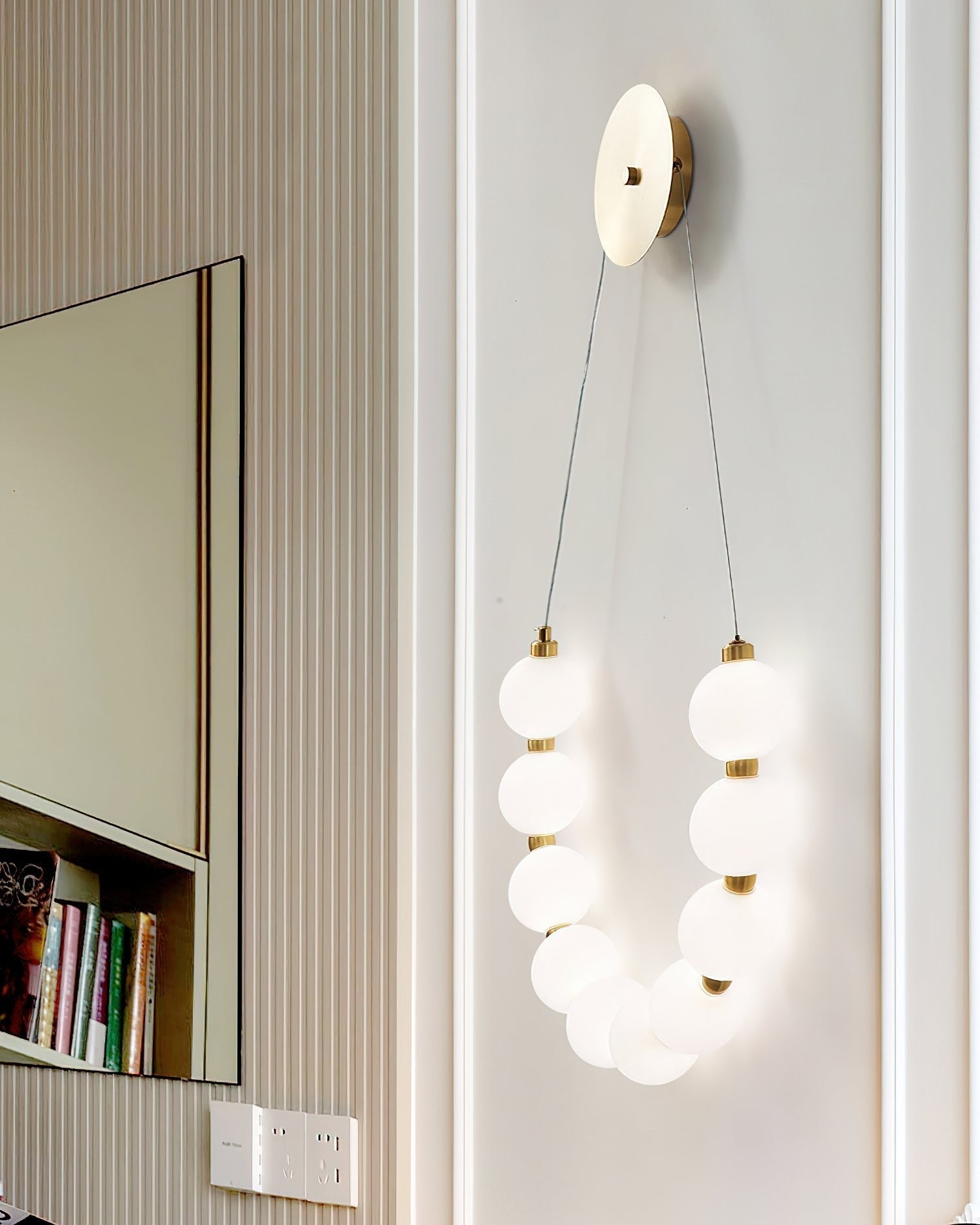 Ilirel Art Necklace Loop Brass Wall Lamp-Neutral Decor