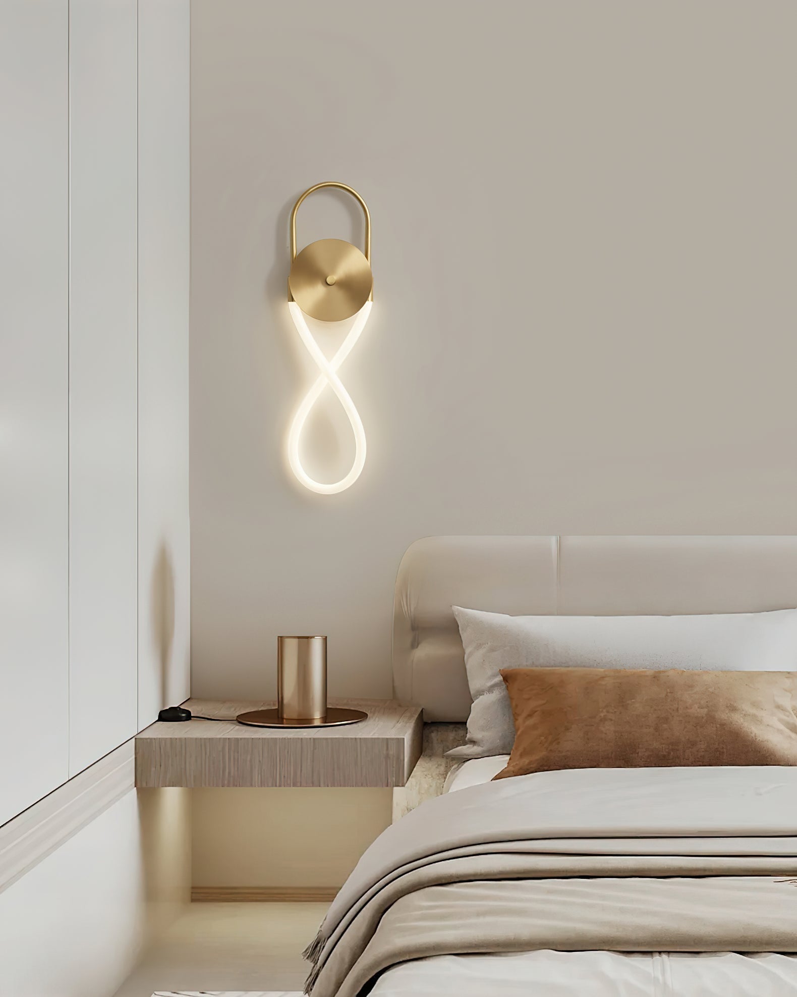 Ilirel Art Necklace Loop Brass Wall Lamp-Neutral Decor