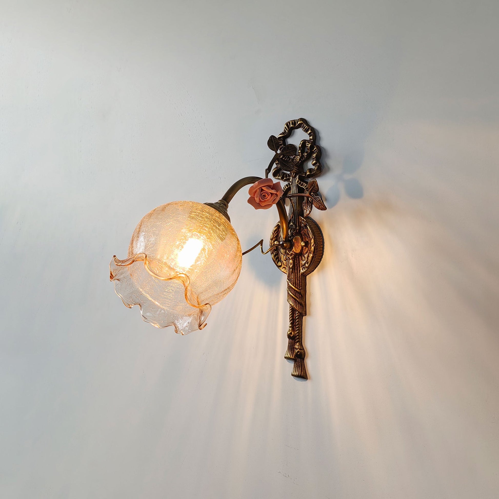 Close-up of the glass lampshade and its texture.