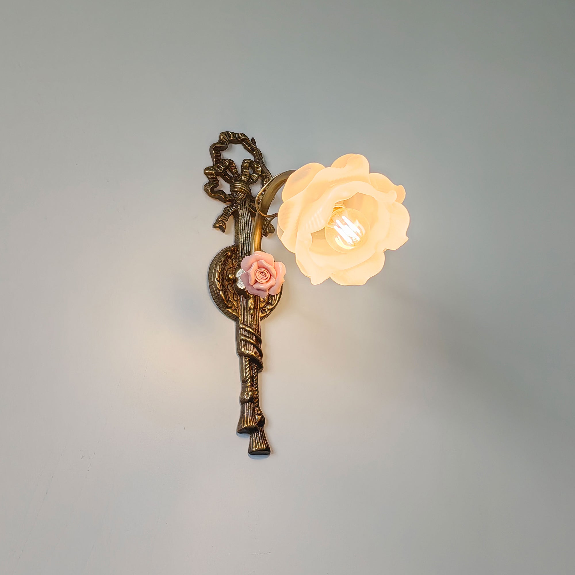 Dimensional drawing of the Neiman Wall Lamp, Model A.