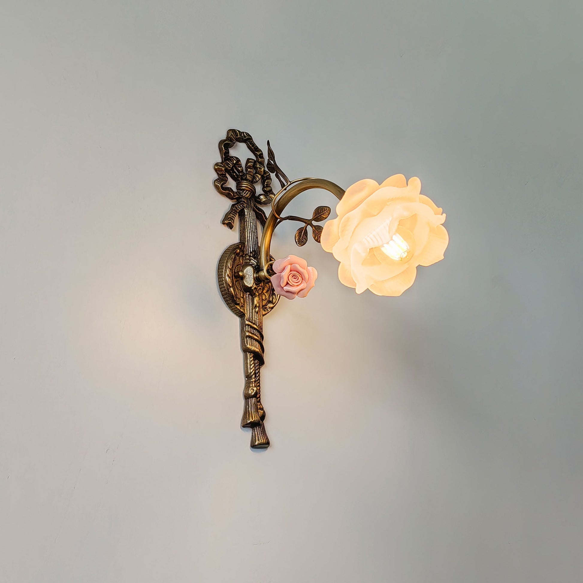 Dimensional drawing of the Neiman Wall Lamp, Model B.
