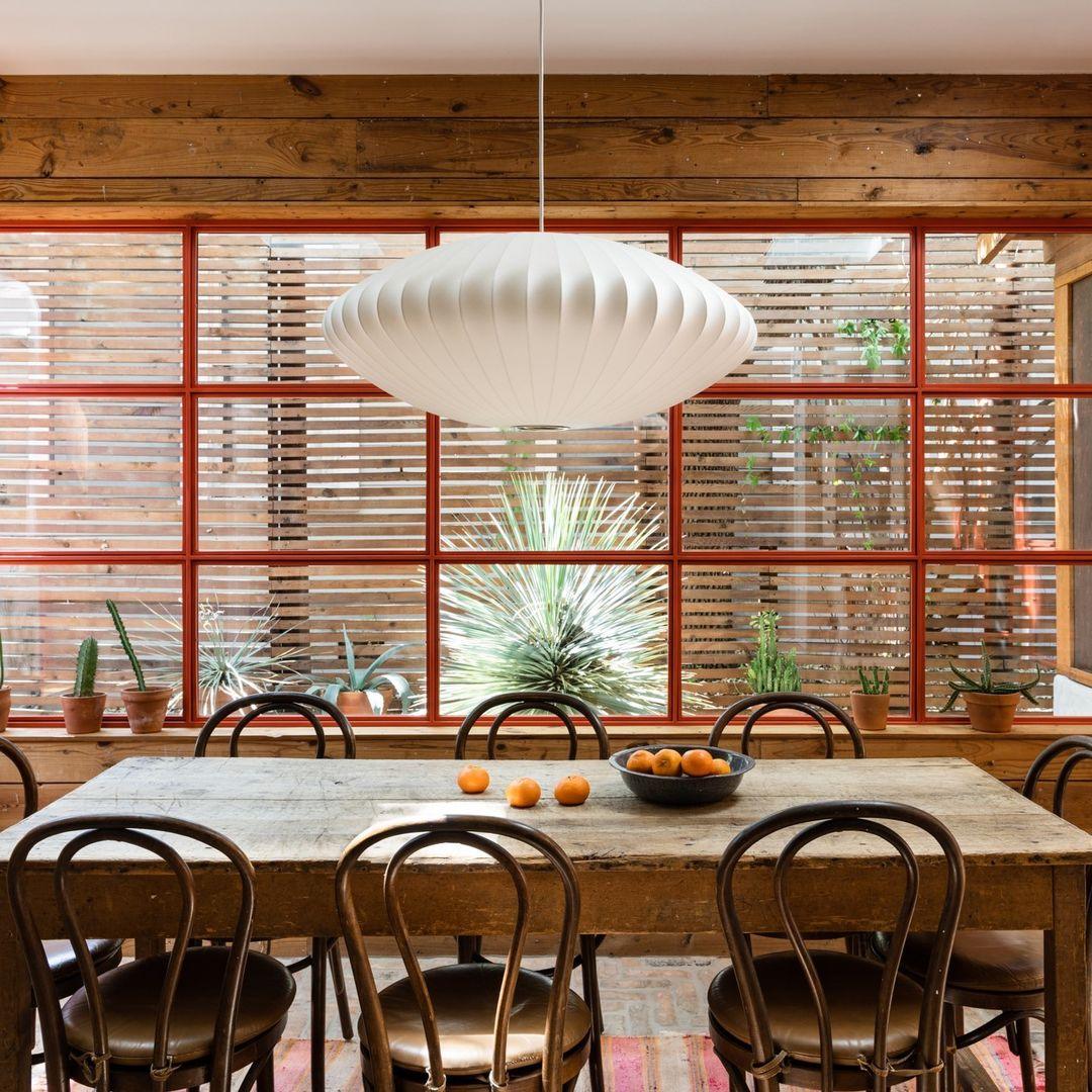 Alvaris White Modern Pendant Light