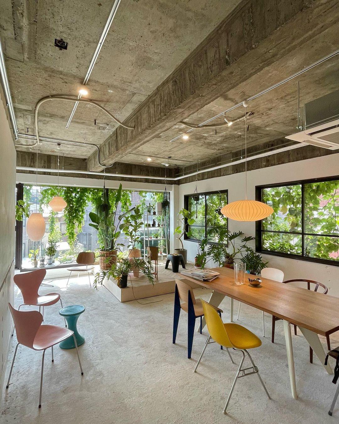 Alvaris White Modern Pendant Light