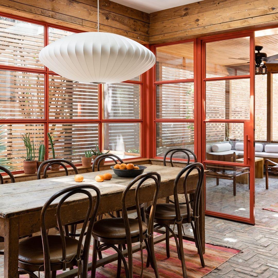 Alvaris White Modern Pendant Light