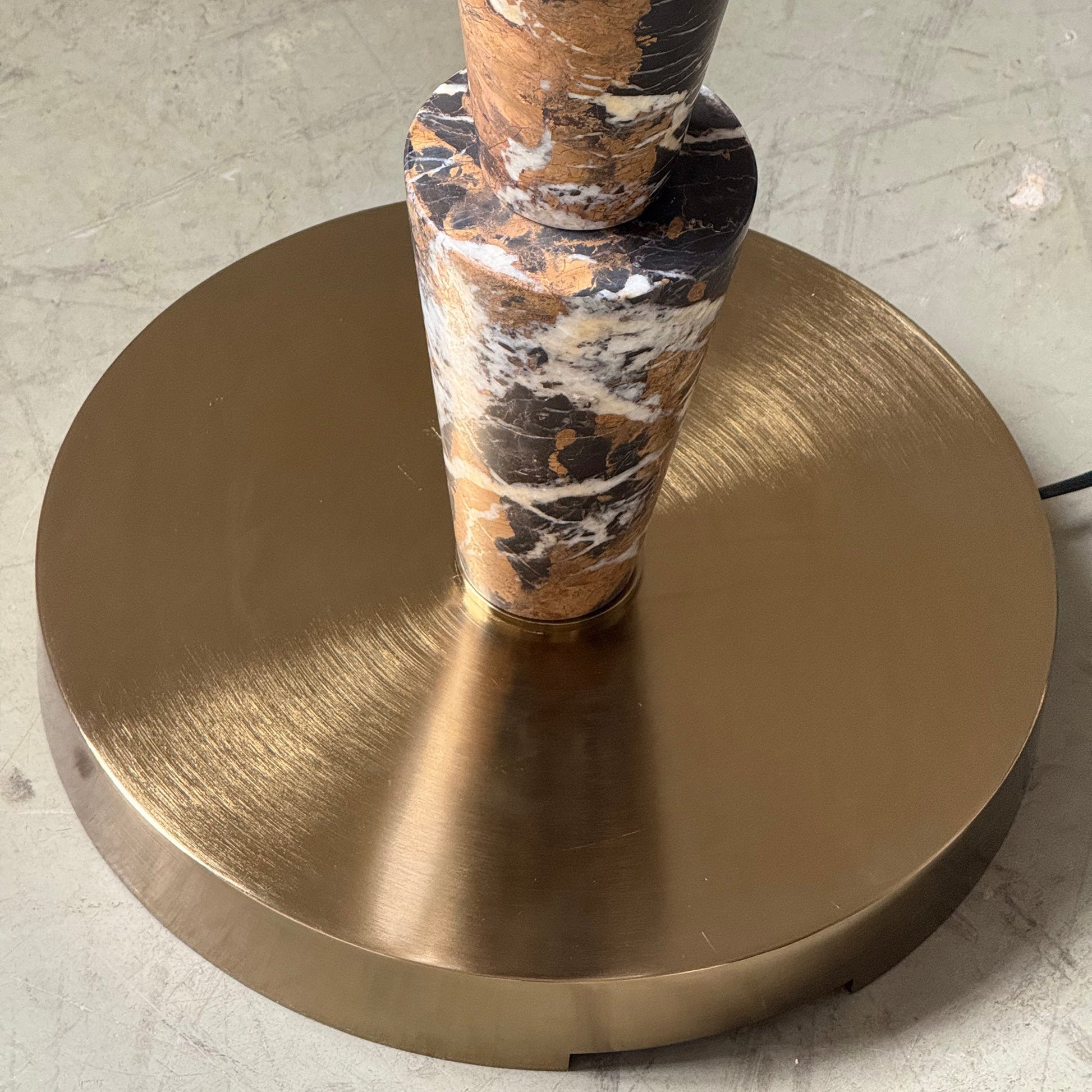 Diagram showing the dimensions of the Nizwa Marble Floor Lamp.