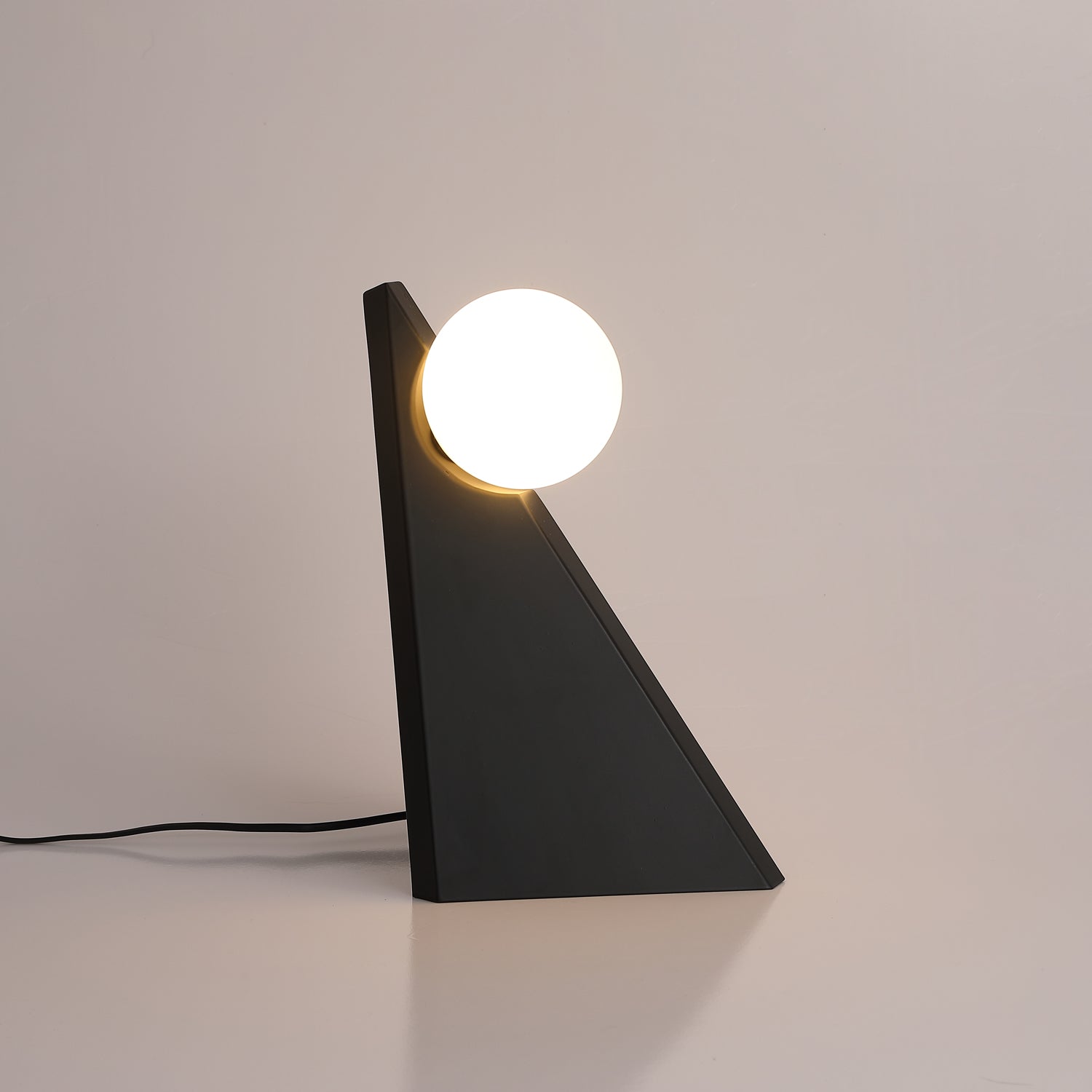 Nixie Geometric Glass Table Lamp-Neutral Decor