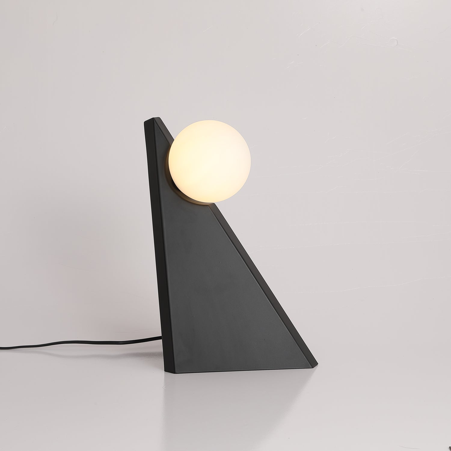 Nixie Geometric Glass Table Lamp-Neutral Decor