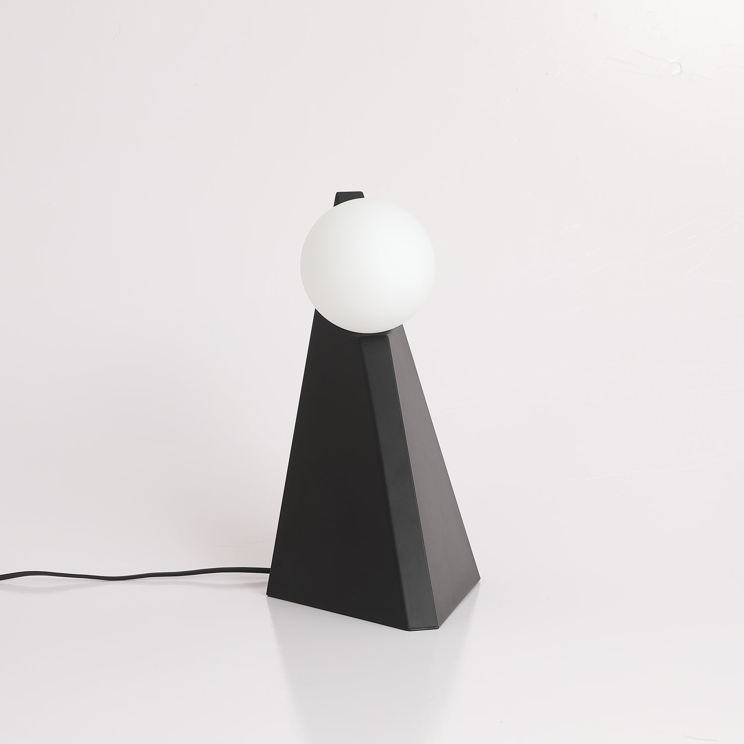 Nixie Geometric Glass Table Lamp-Neutral Decor