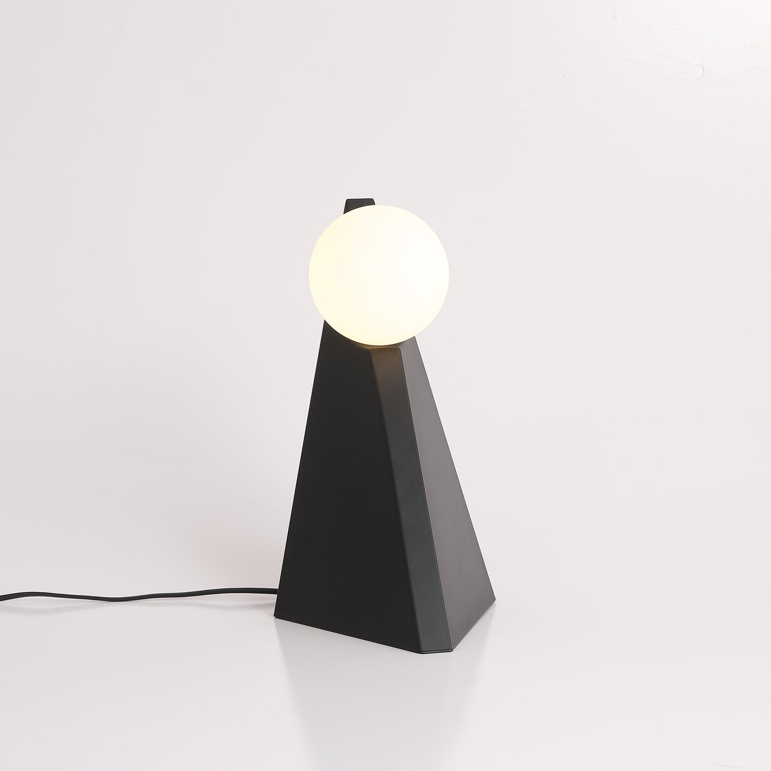 Nixie Geometric Glass Table Lamp-Neutral Decor