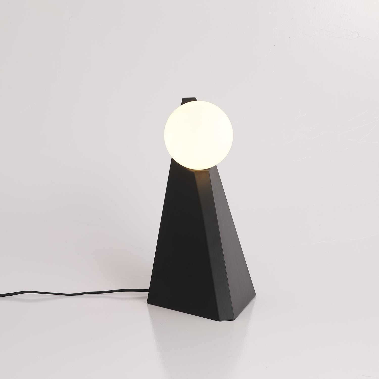 Nixie Geometric Glass Table Lamp-Neutral Decor