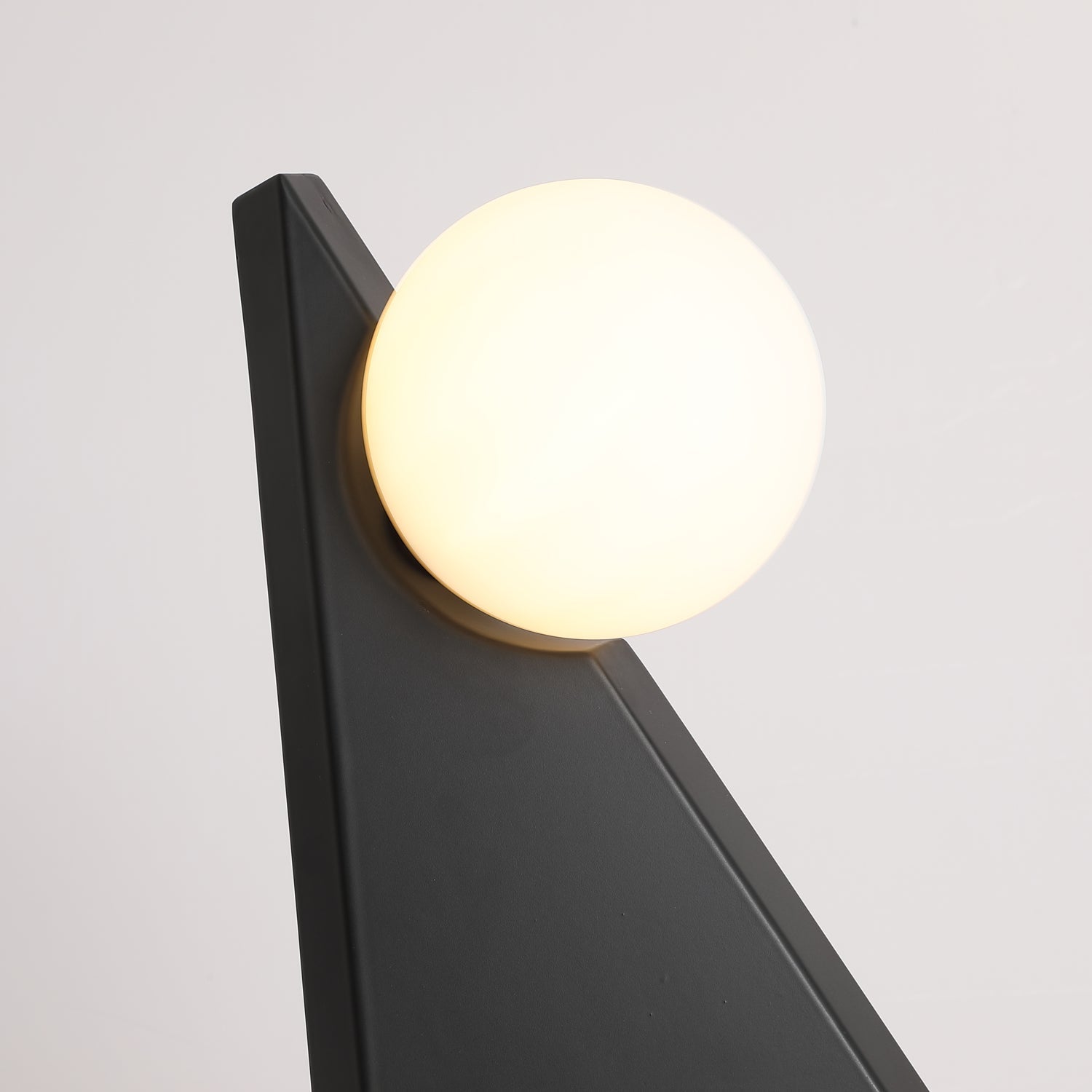 Nixie Geometric Glass Table Lamp-Neutral Decor