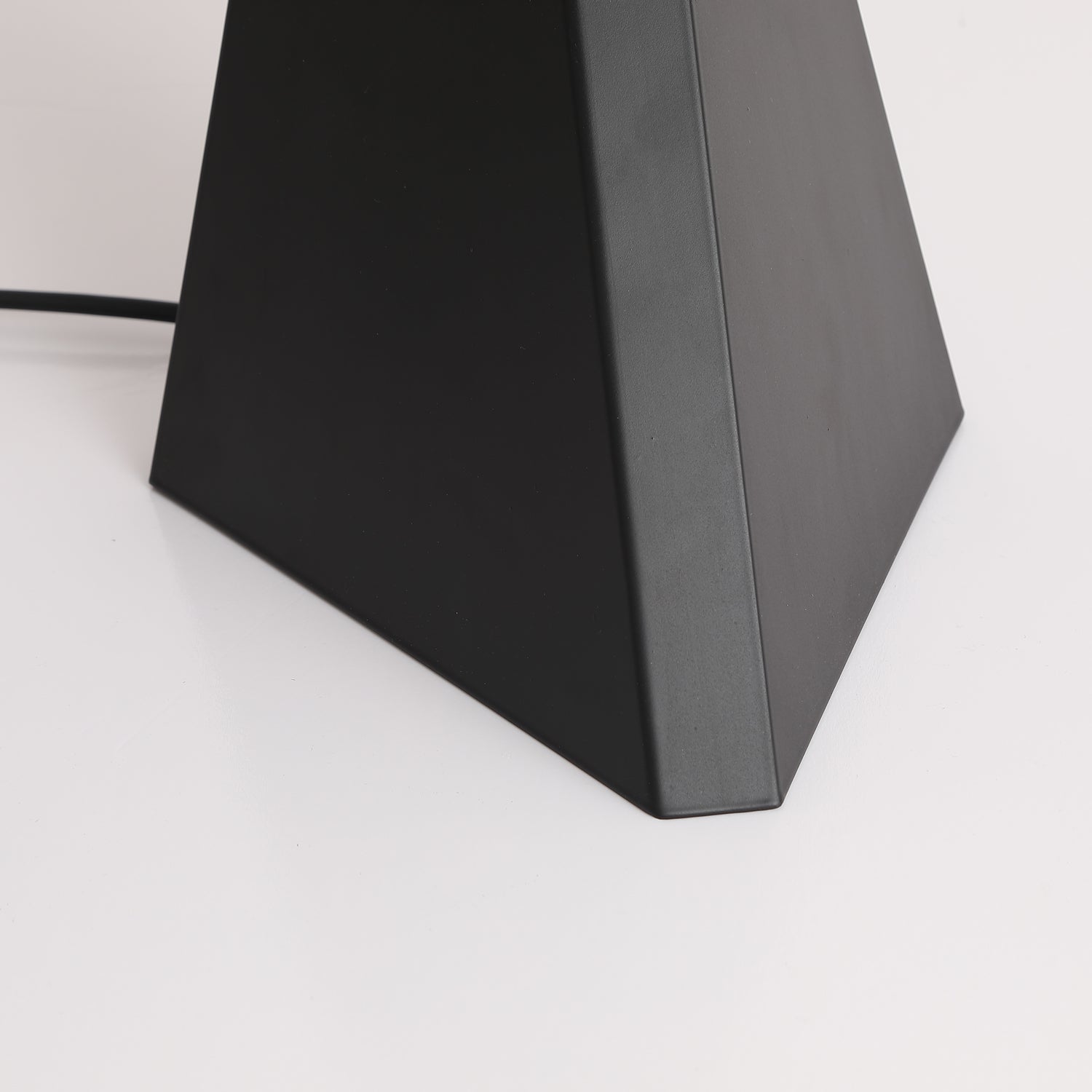 Nixie Geometric Glass Table Lamp-Neutral Decor
