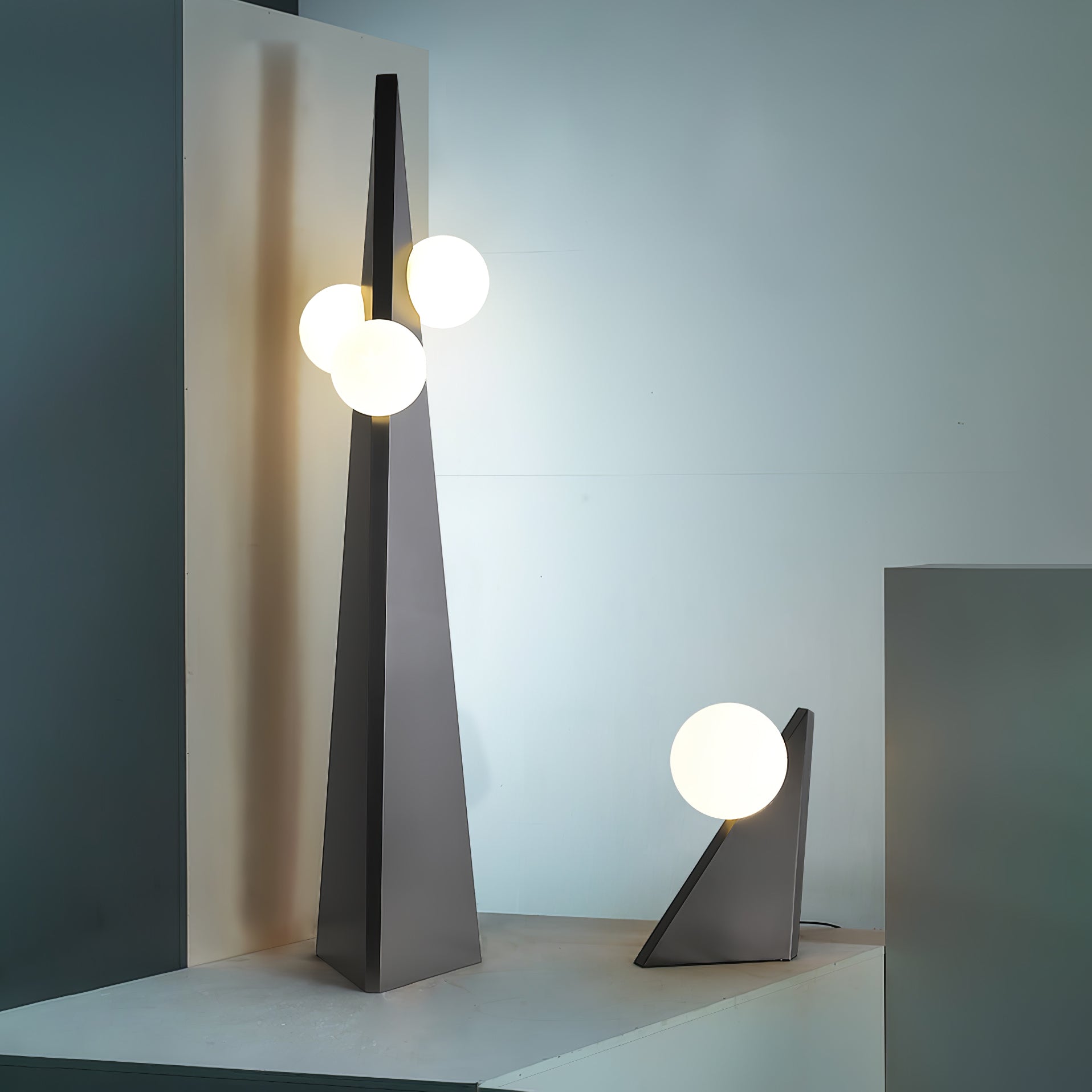 Nixie Geometric Glass Table Lamp-Neutral Decor