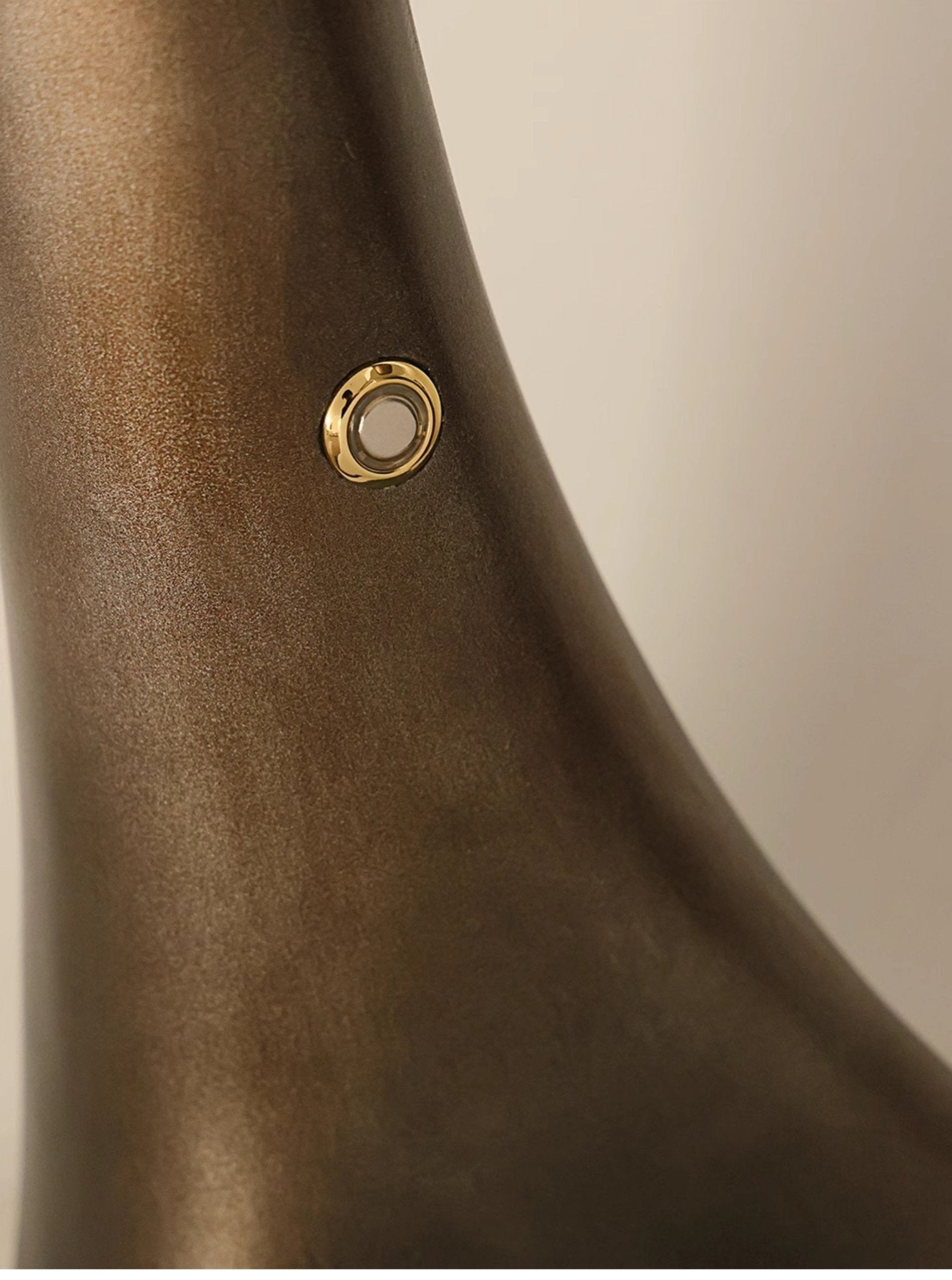 Kyns Sculptural Table Lamp-Neutral Decor