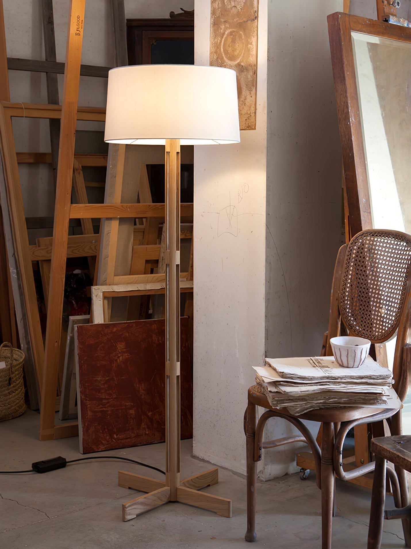 Quayen Wood Fabric Classic Floor Lamp-Neutral Decor