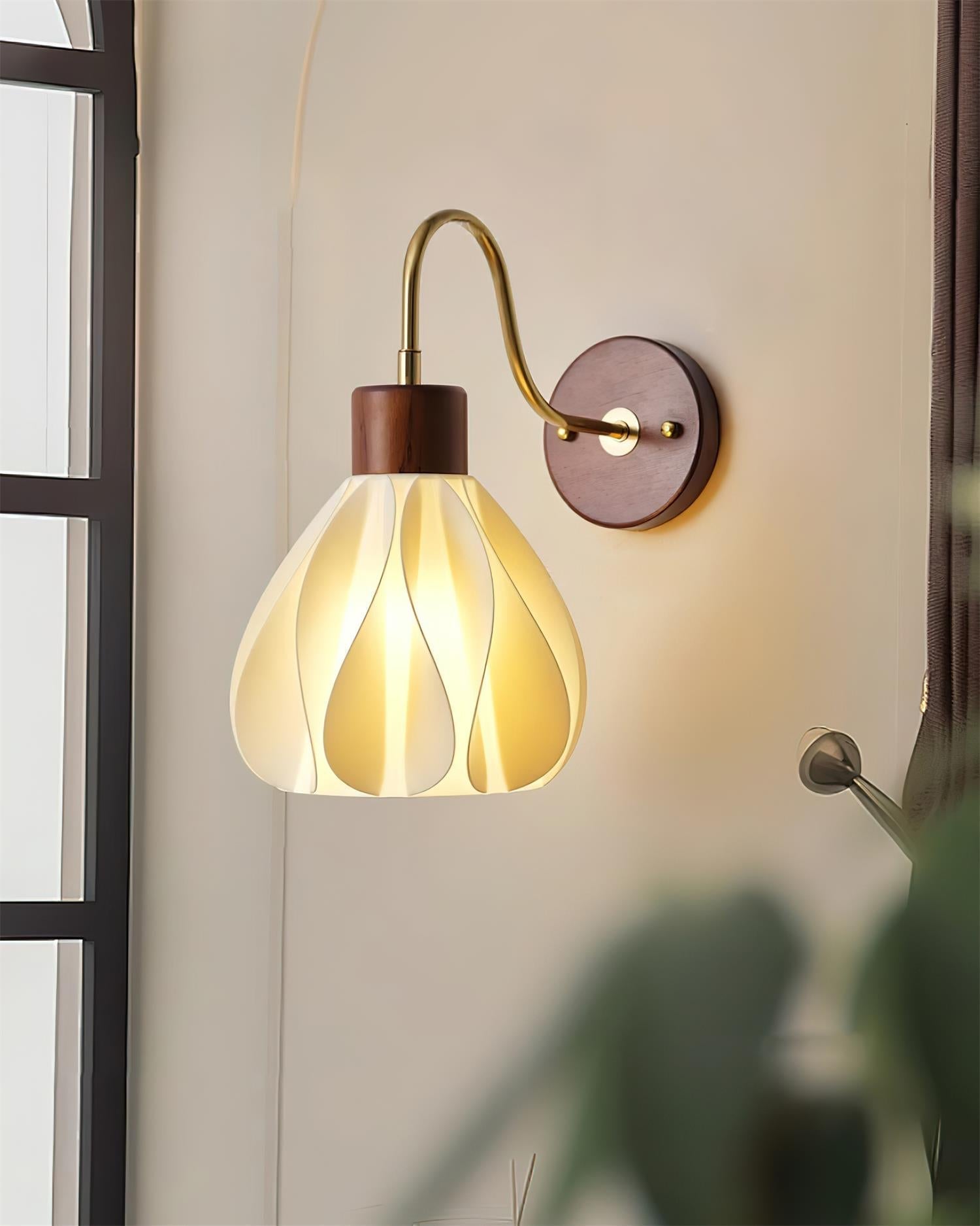 Pivona Glass Wall Lamp