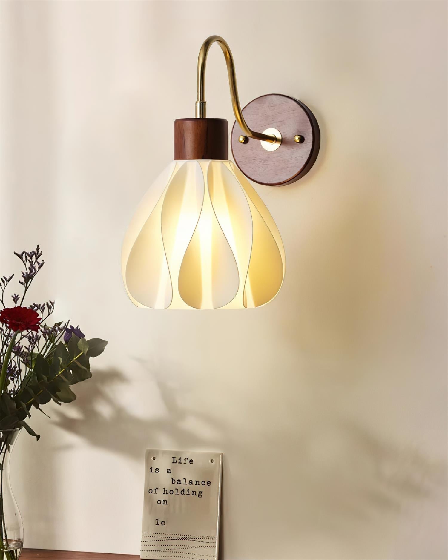 Pivona Glass Wall Lamp