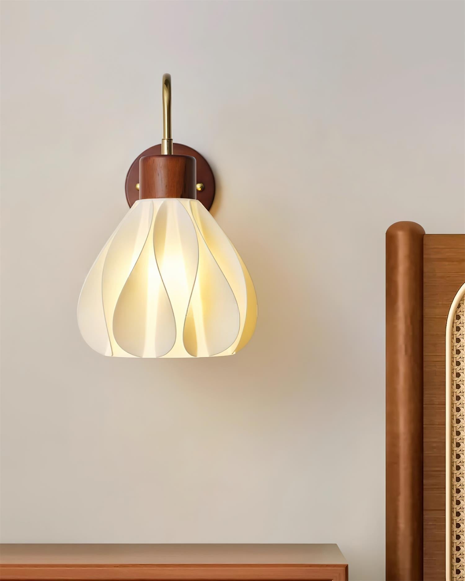 Pivona Glass Wall Lamp