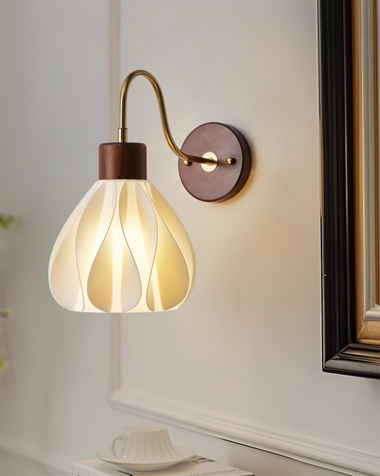 Pivona Glass Wall Lamp