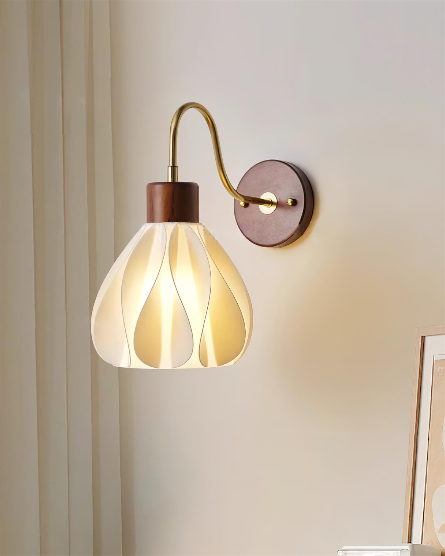 Pivona Glass Wall Lamp