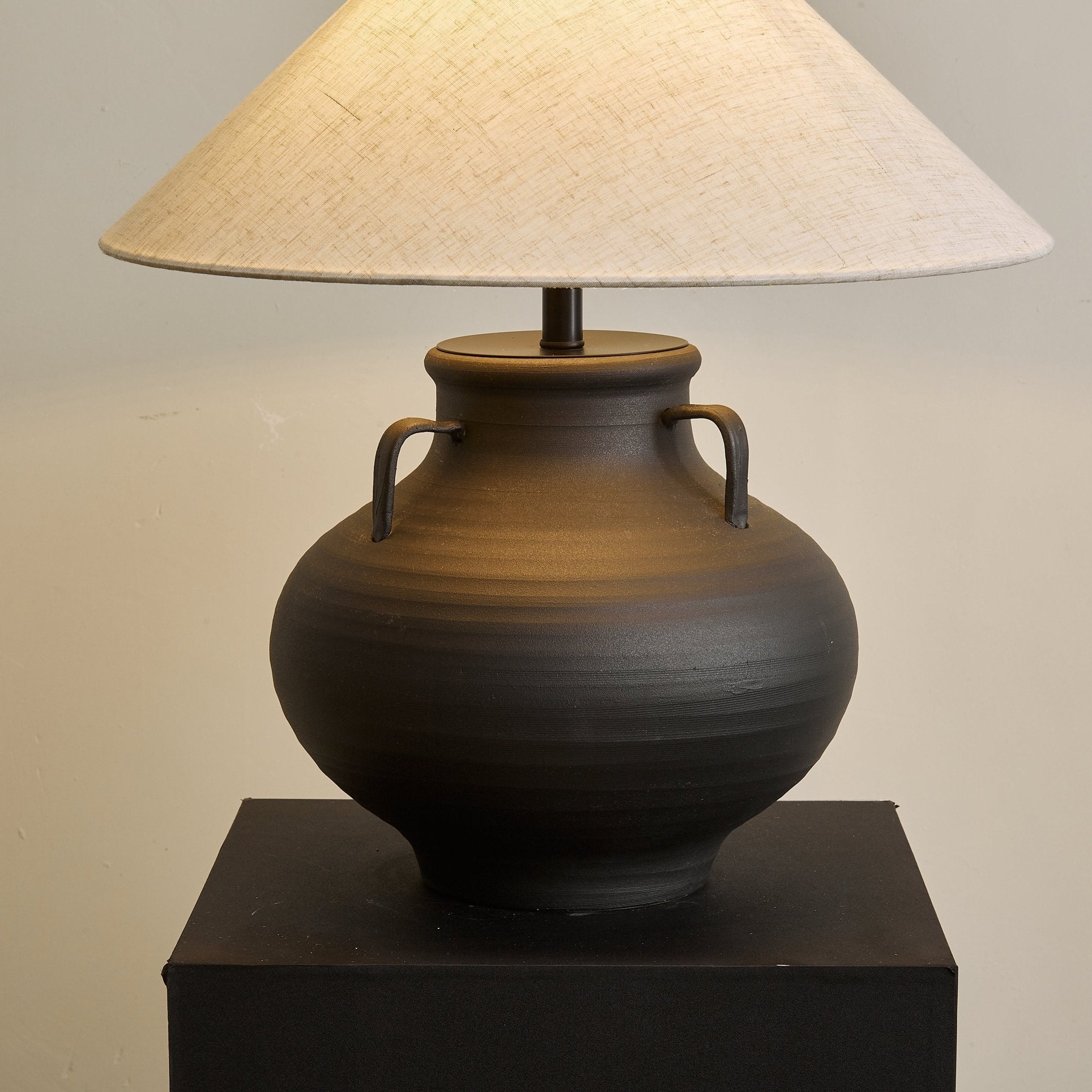 Clay Rustic Cone Jar Table Lamp-Neutral Decor