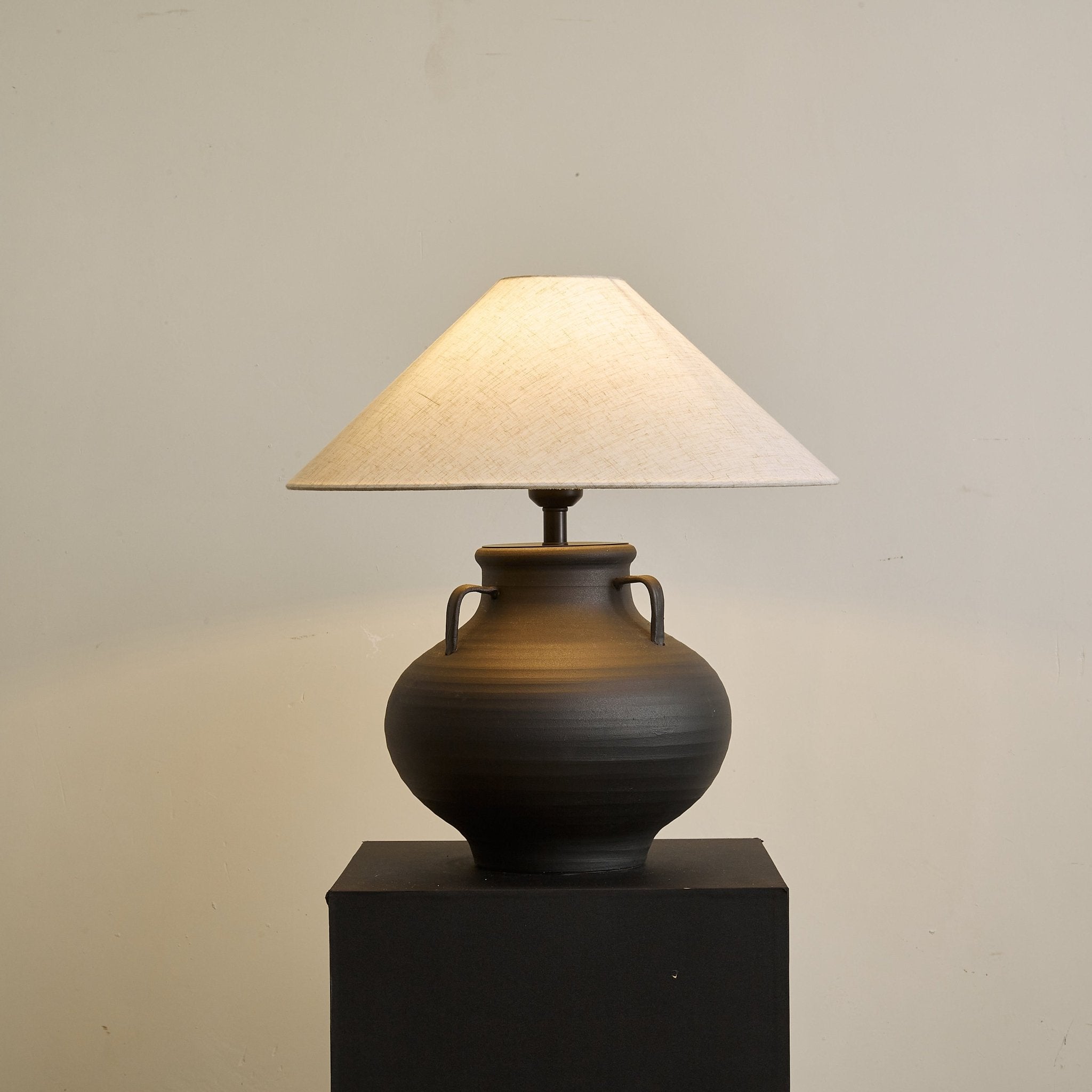 Clay Rustic Cone Jar Table Lamp-Neutral Decor