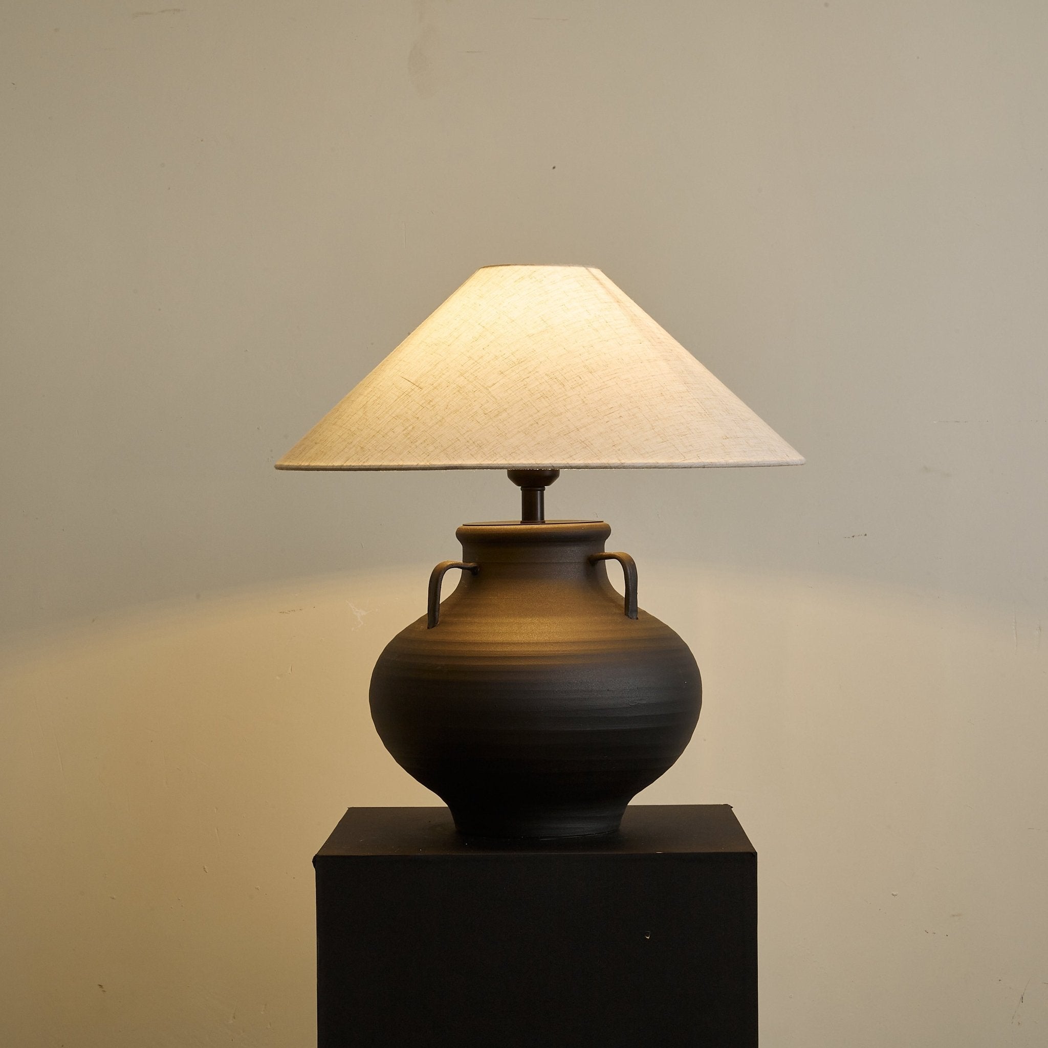 Clay Rustic Cone Jar Table Lamp-Neutral Decor