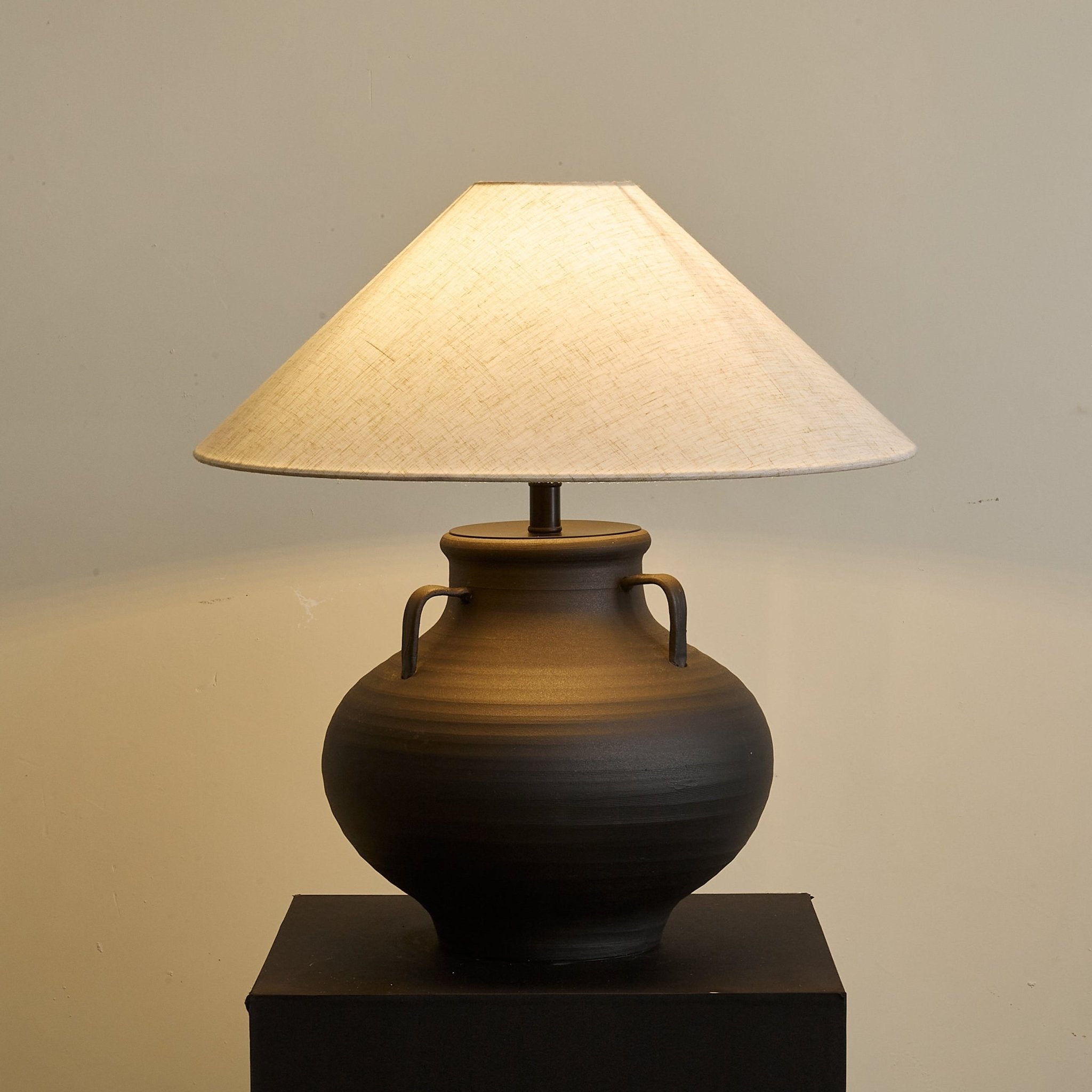 Clay Rustic Cone Jar Table Lamp-Neutral Decor