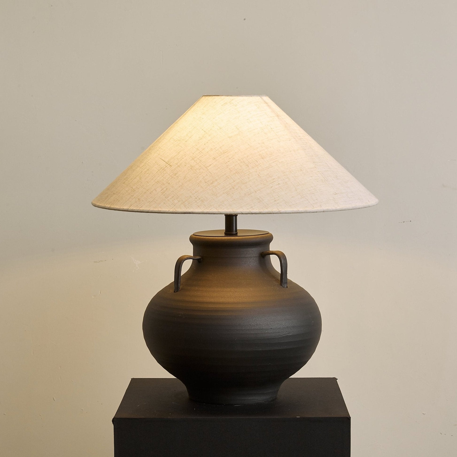 Clay Rustic Cone Jar Table Lamp-Neutral Decor