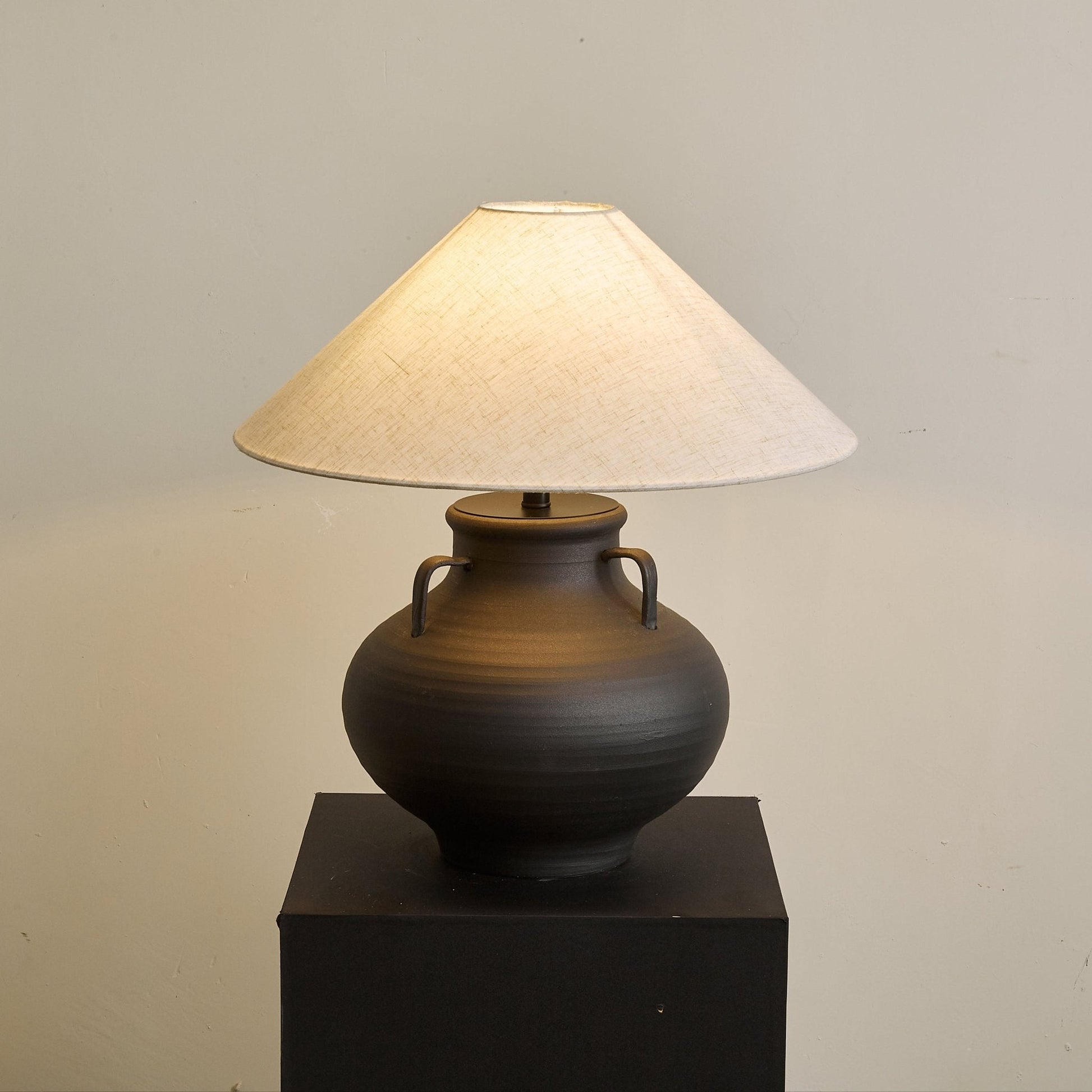 Clay Rustic Cone Jar Table Lamp-Neutral Decor