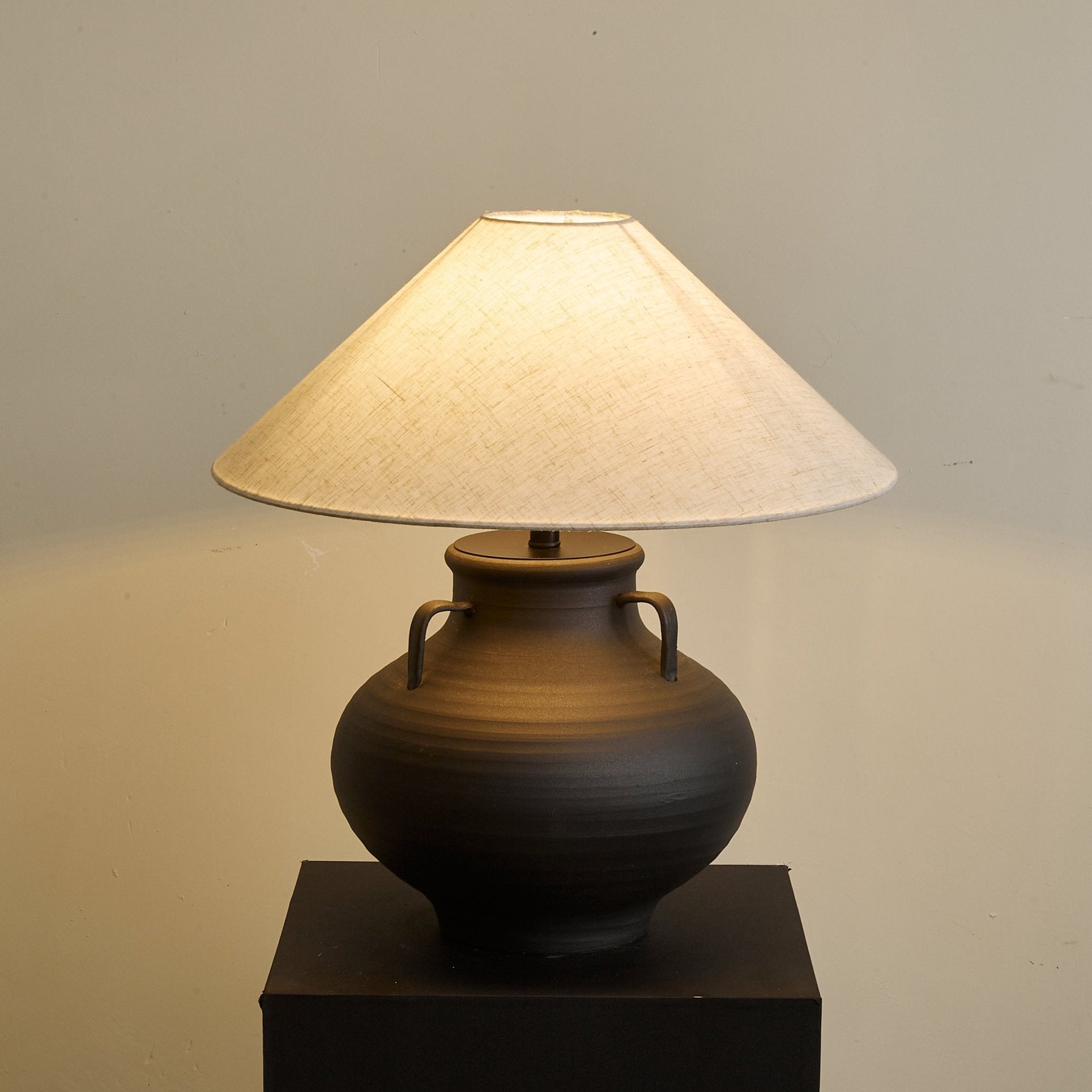 Clay Rustic Cone Jar Table Lamp-Neutral Decor