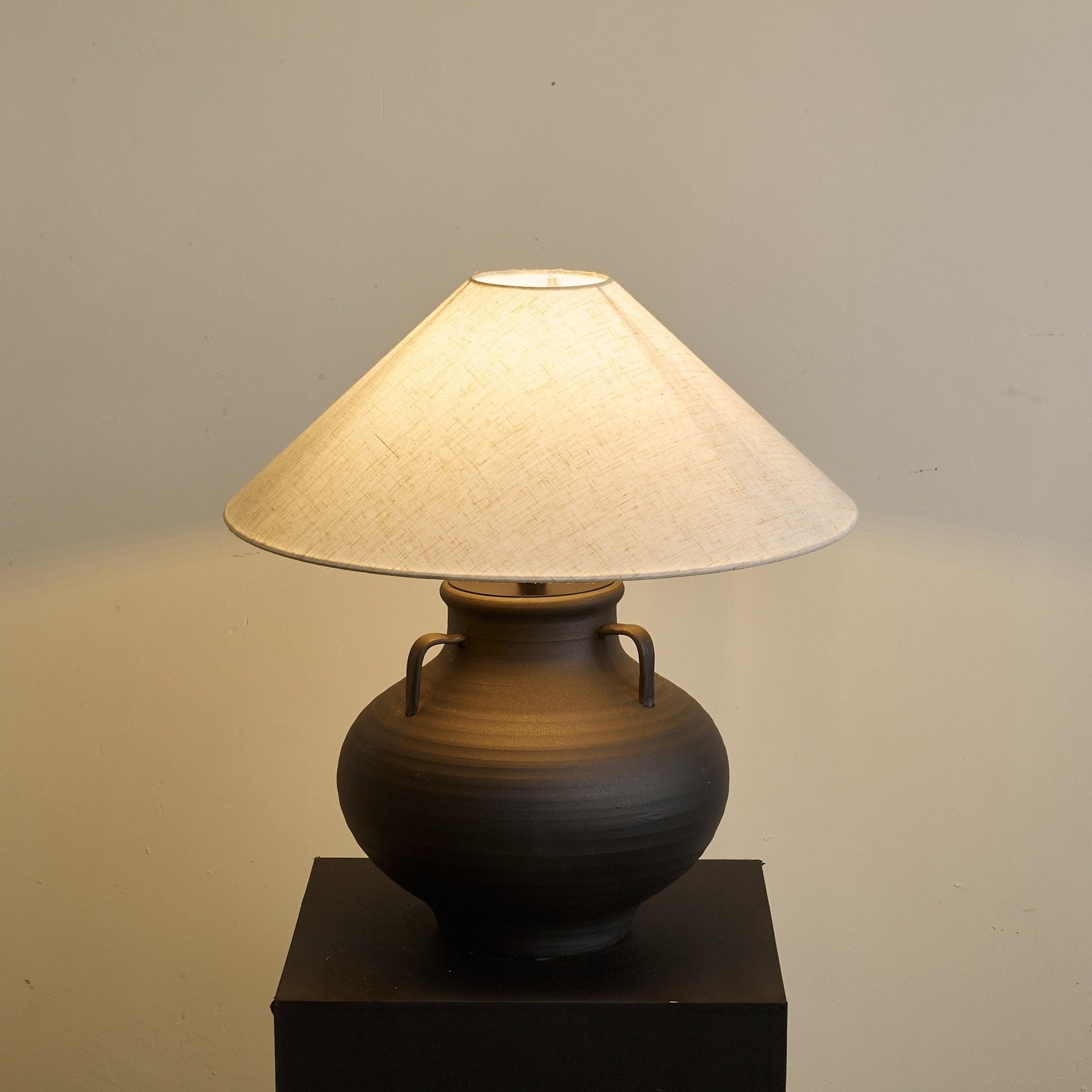 Clay Rustic Cone Jar Table Lamp-Neutral Decor