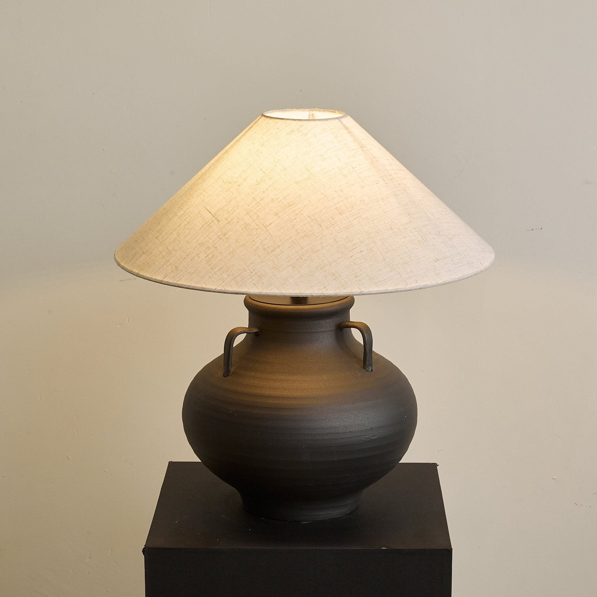 Clay Rustic Cone Jar Table Lamp-Neutral Decor