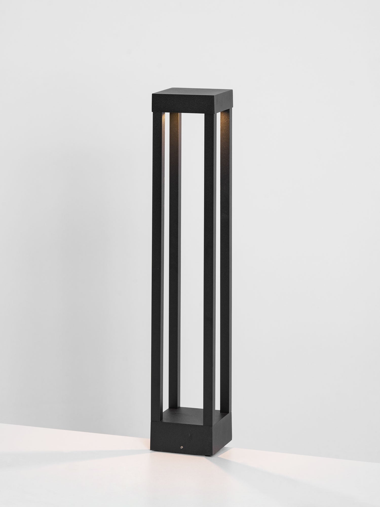 Varnys Post Outdoor Light-Neutral Decor