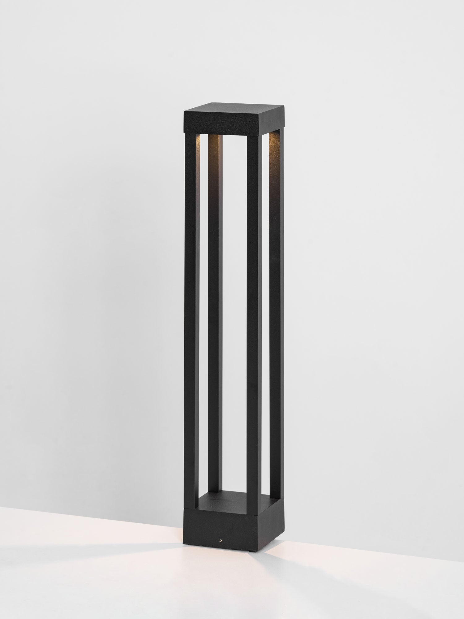 Varnys Post Outdoor Light-Neutral Decor